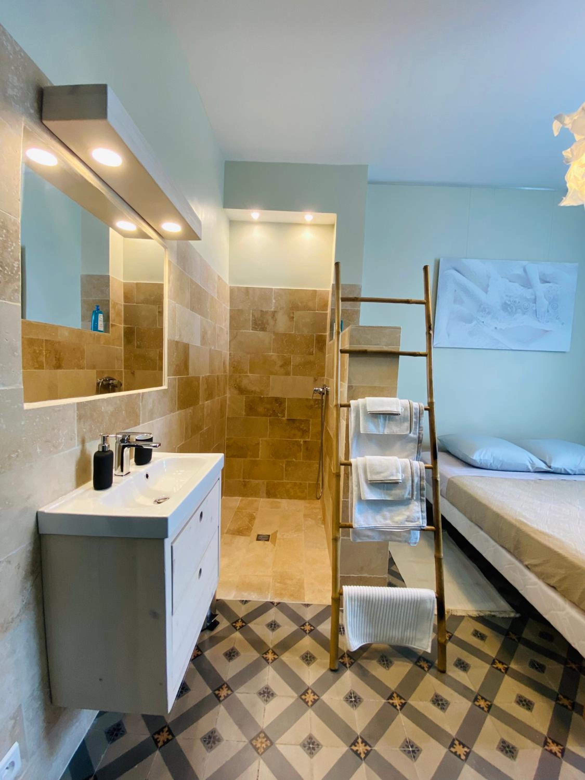 Double or Twin Room - Photo 4