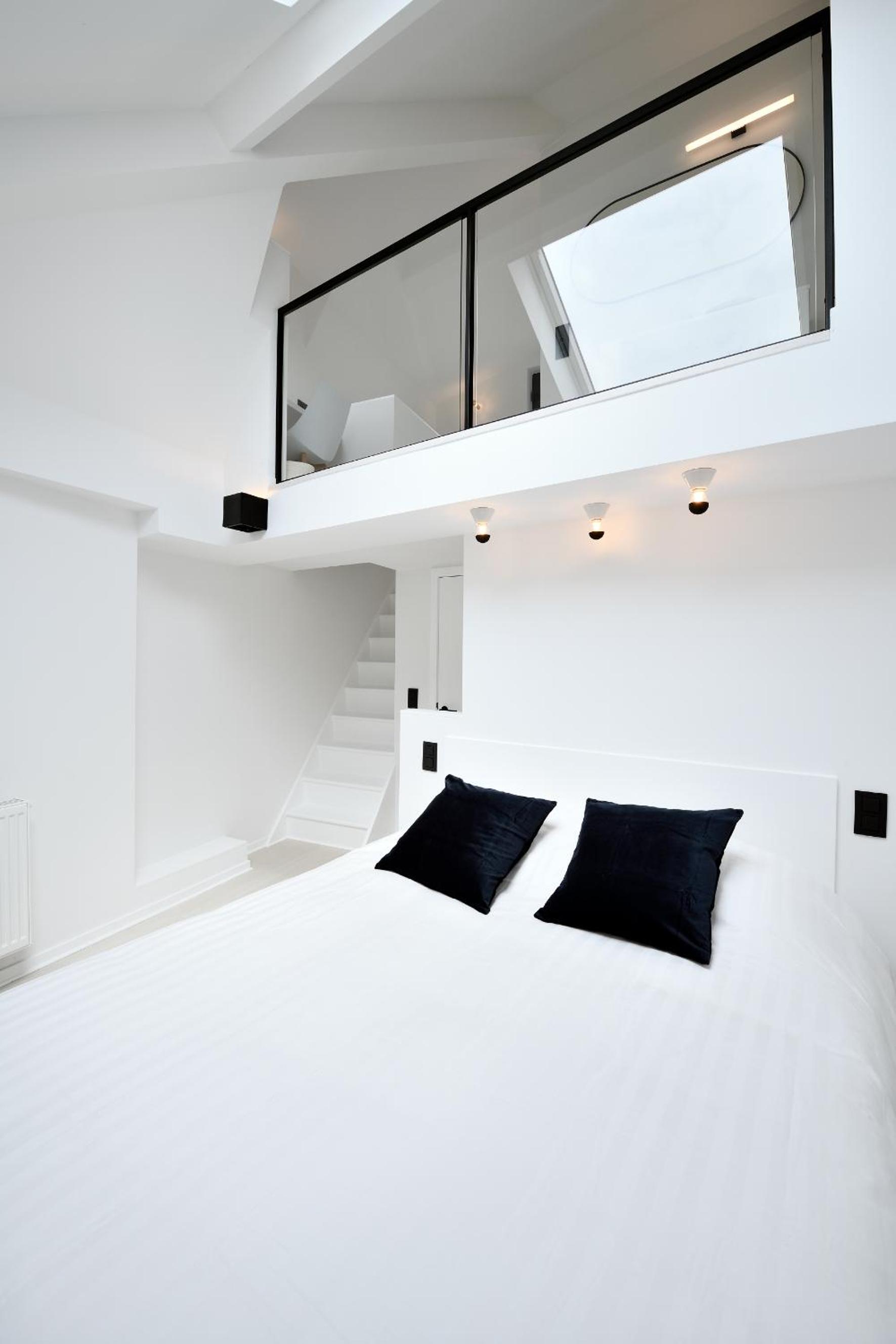 One-Bedroom Apartment - Photo 4
