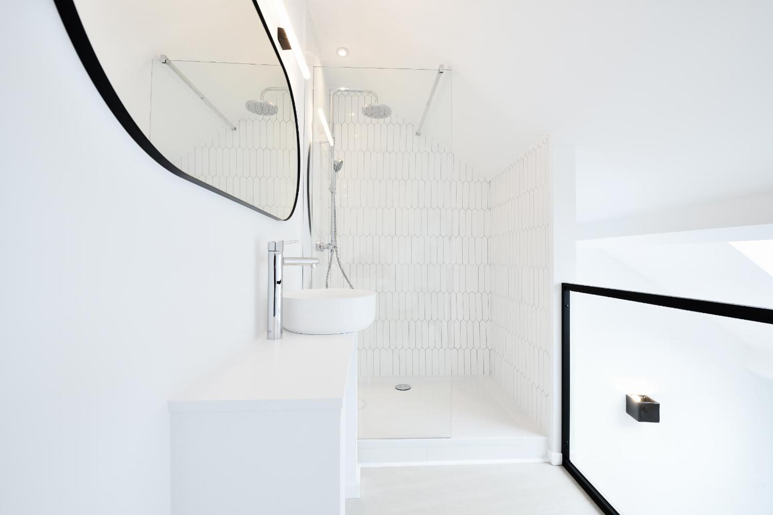 One-Bedroom Apartment - Photo 3