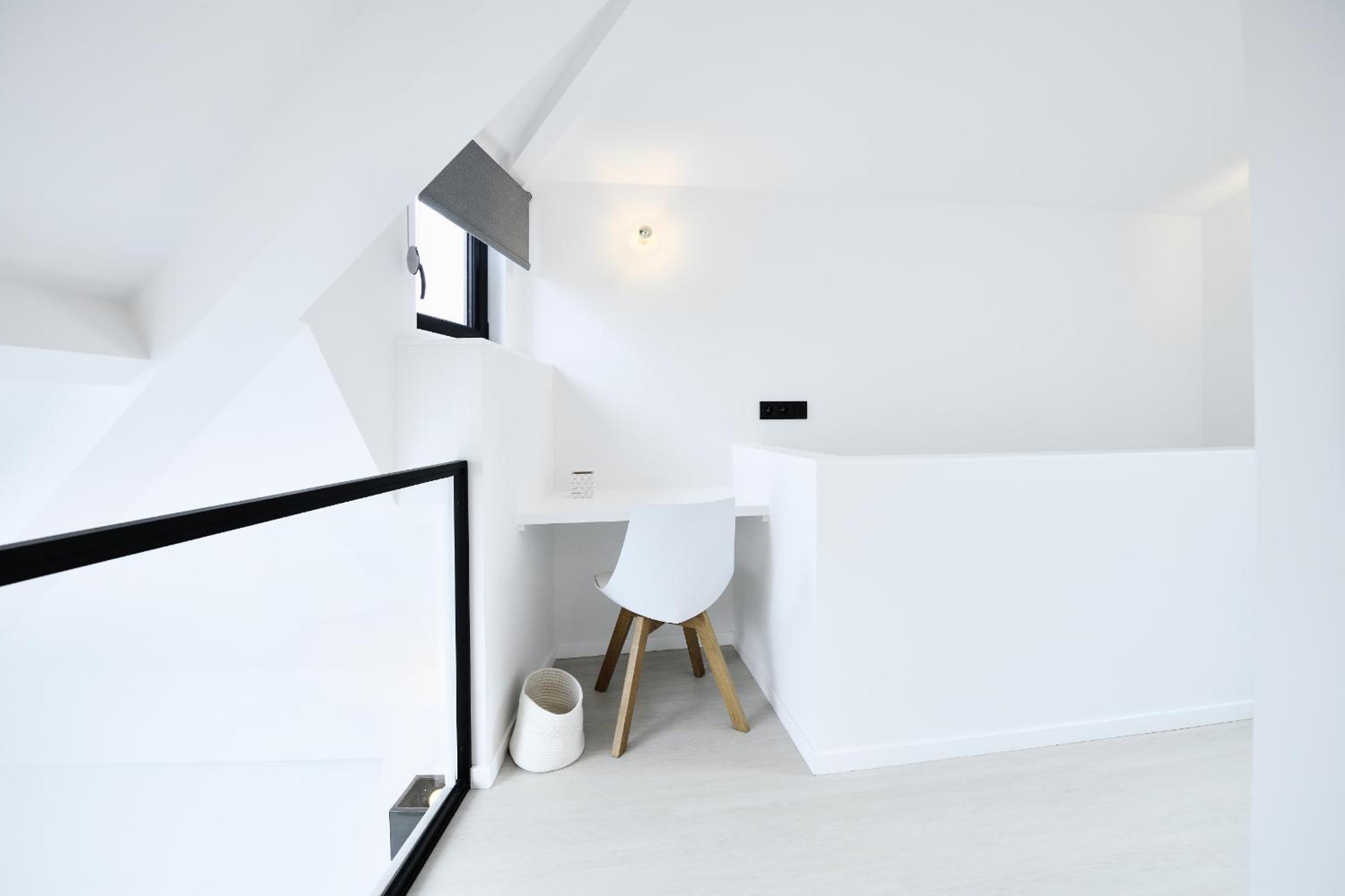 One-Bedroom Apartment - Photo 2