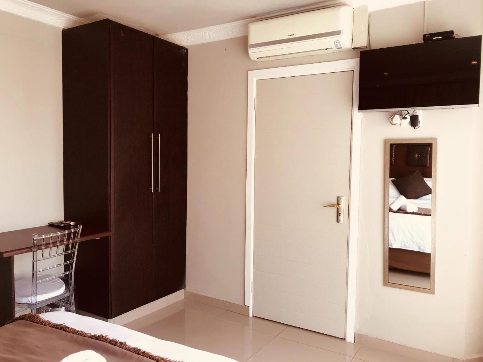 Luxury King Room - Photo 3