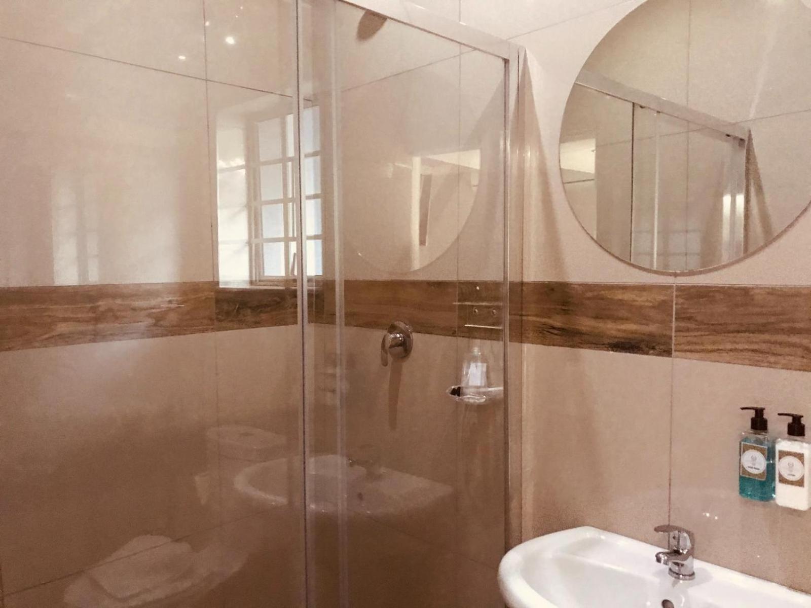 Luxury King Room - Photo 4