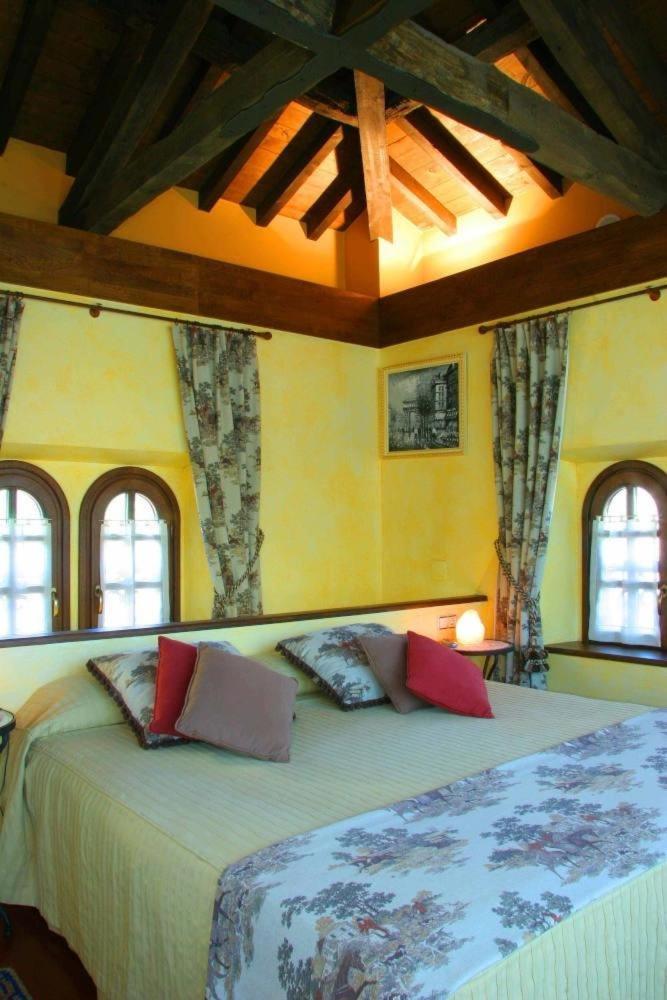 Suite - Photo 1