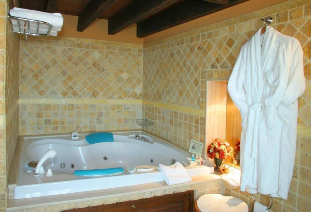 Suite - Photo 2