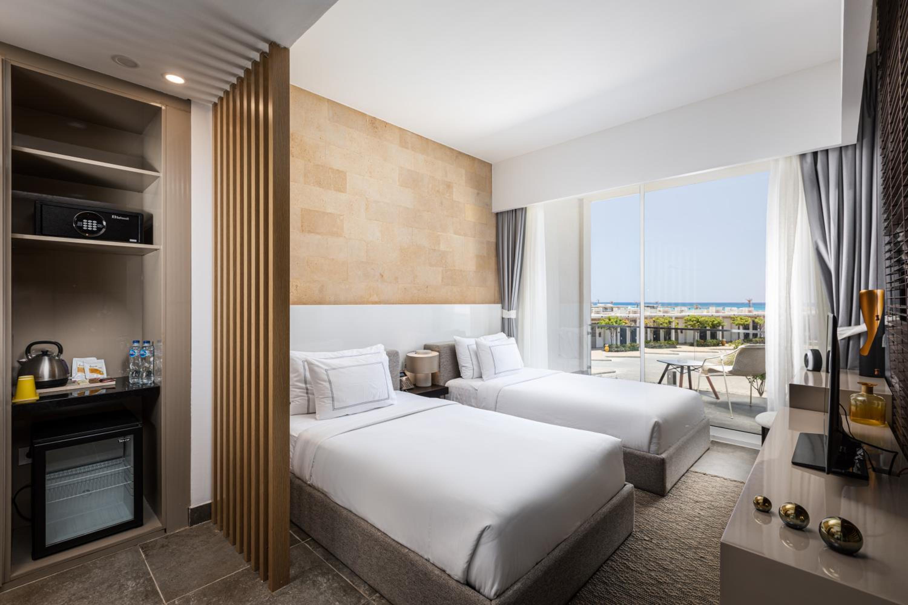 Deluxe Twin Room with Sea View - Photo 1