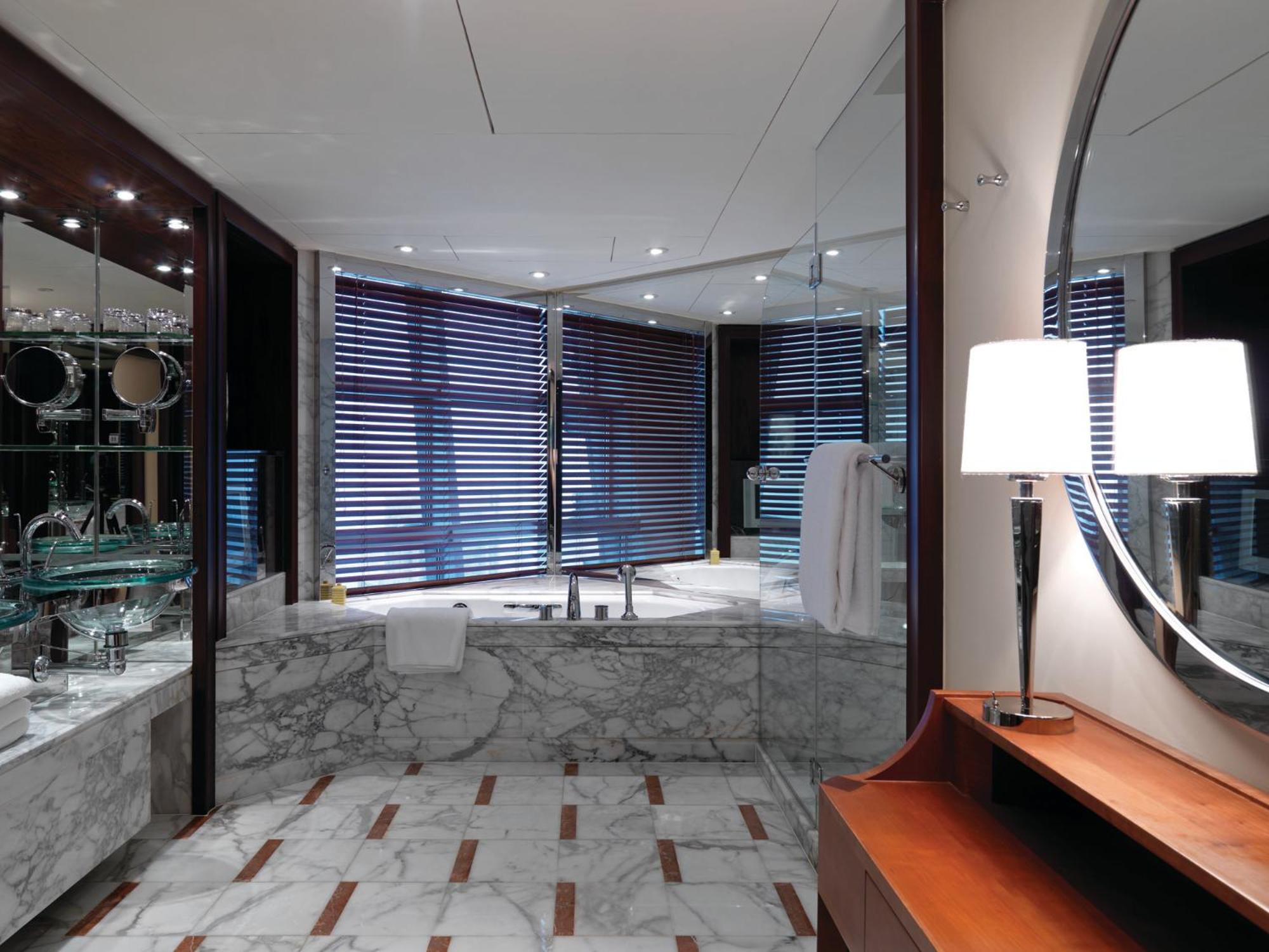 Grand King Suite with View - Photo 4