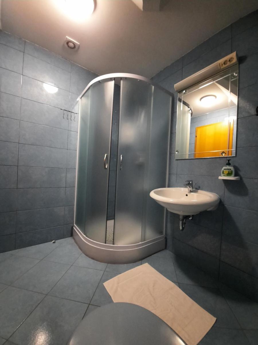 Double Room with Private Bathroom - Photo 4