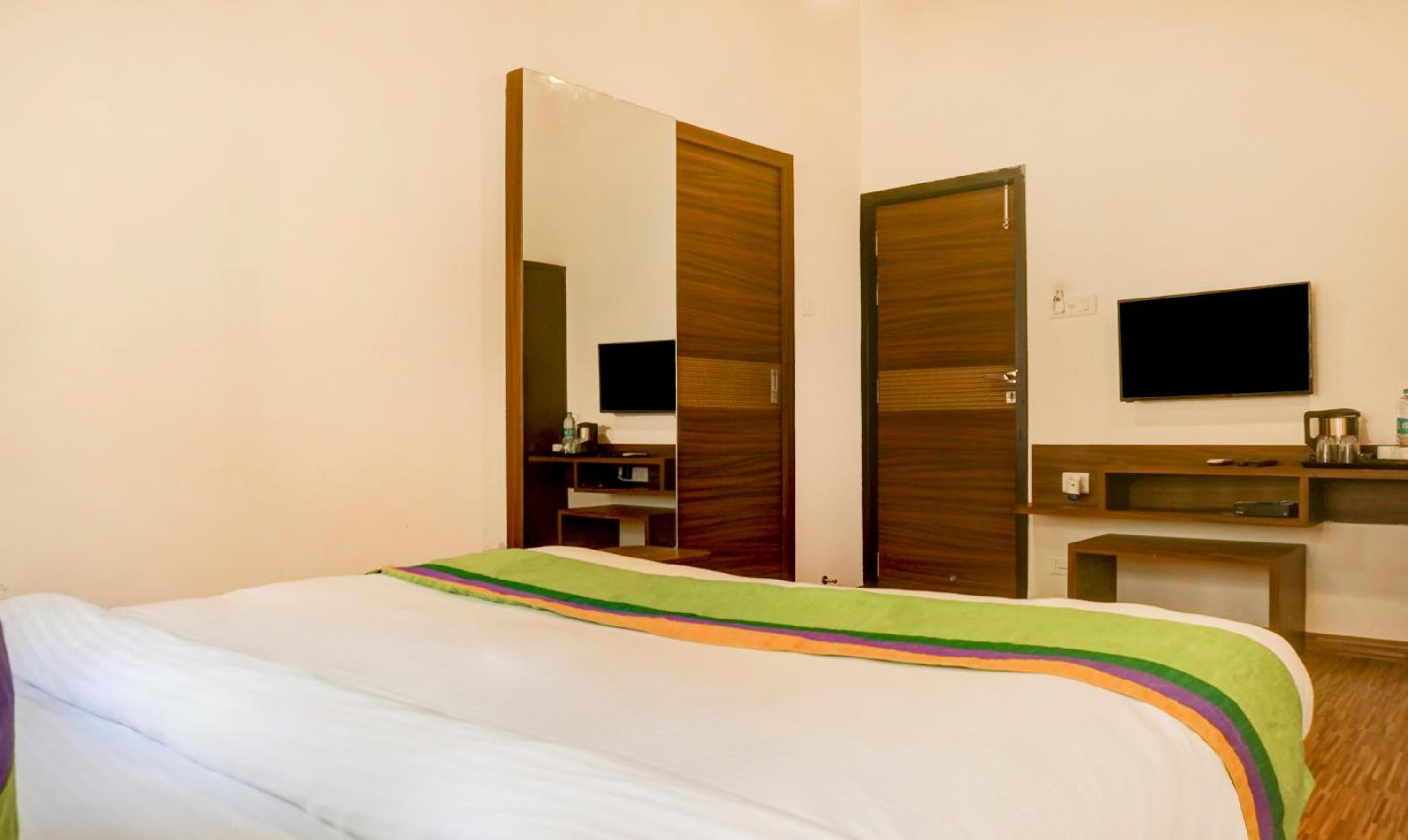 Deluxe Room - Photo 2