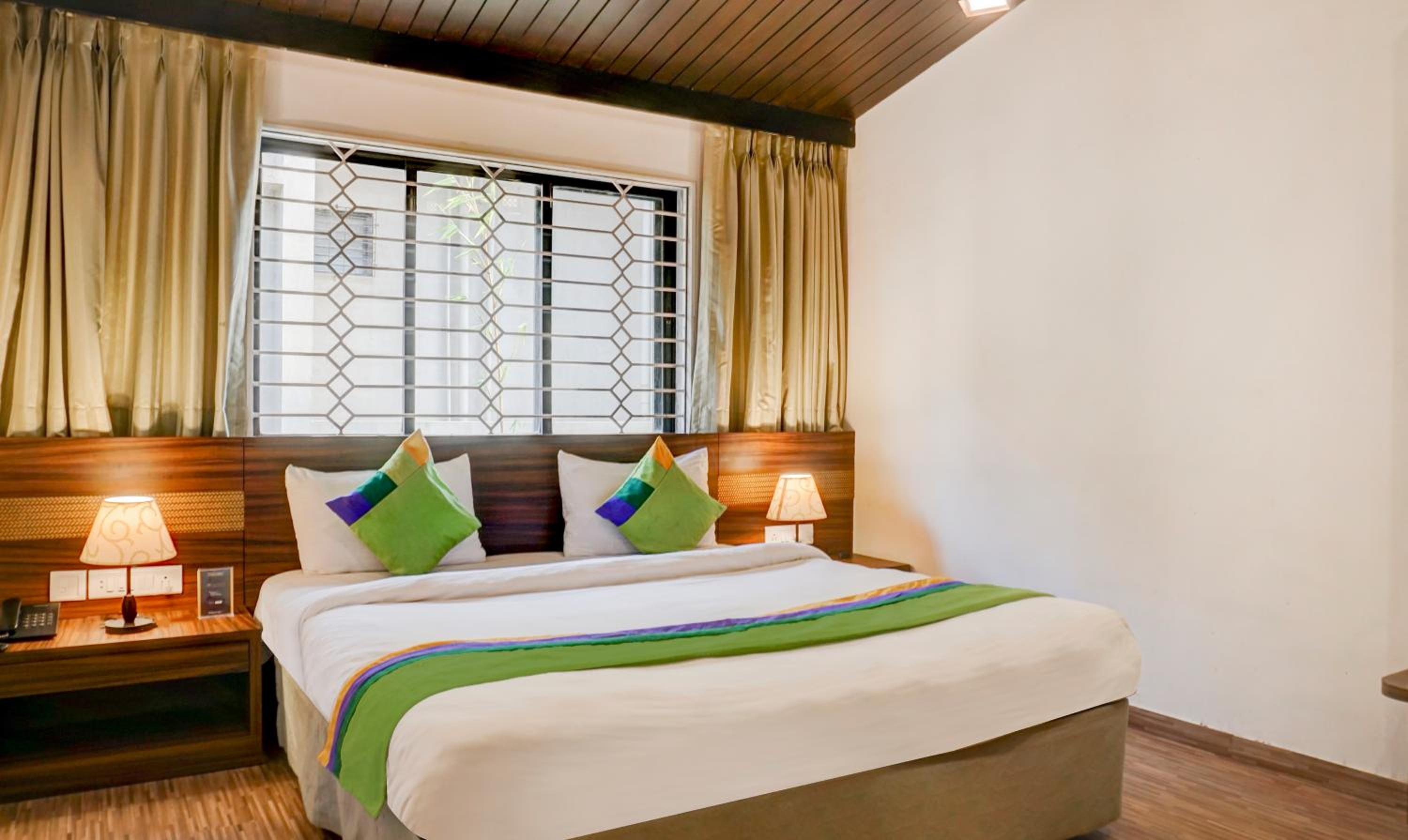 Deluxe Room - Photo 6