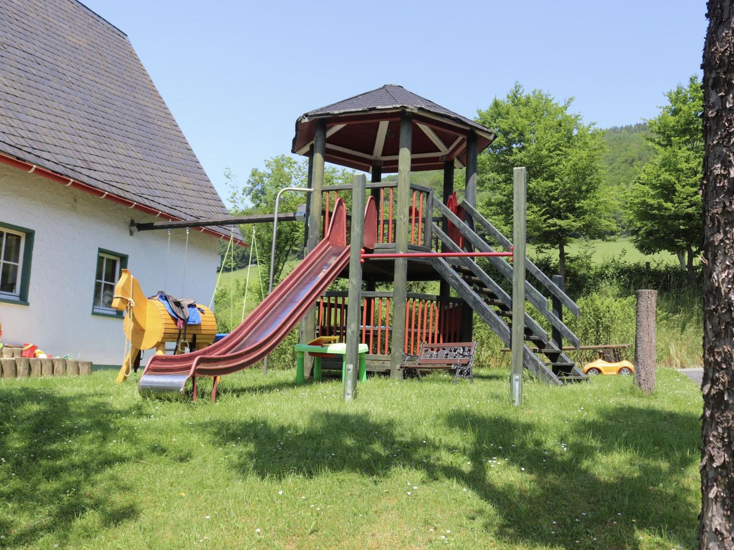 Two-Bedroom Deluxe Apartment with Garden View photo 2