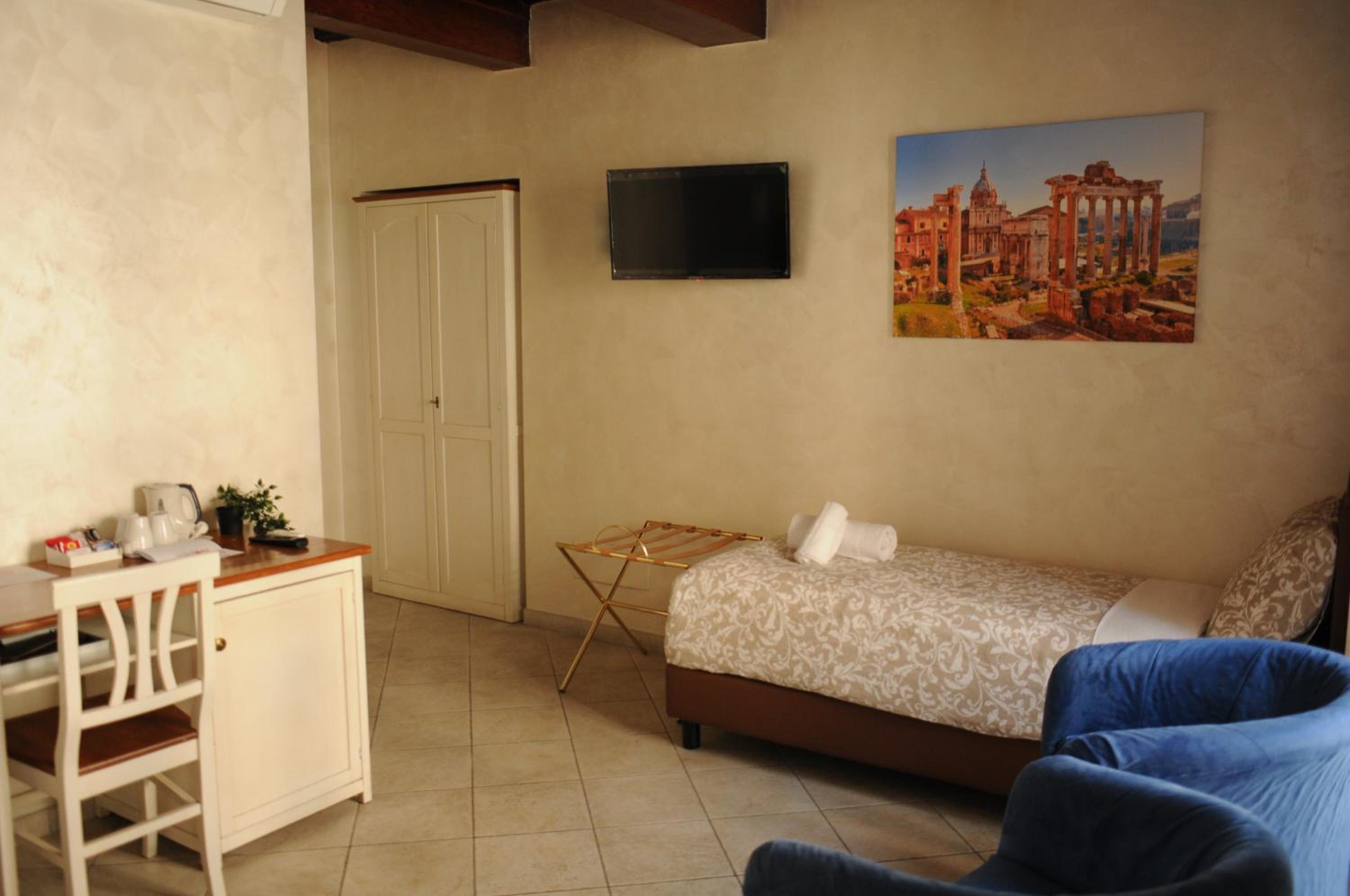 Triple Room photo 2