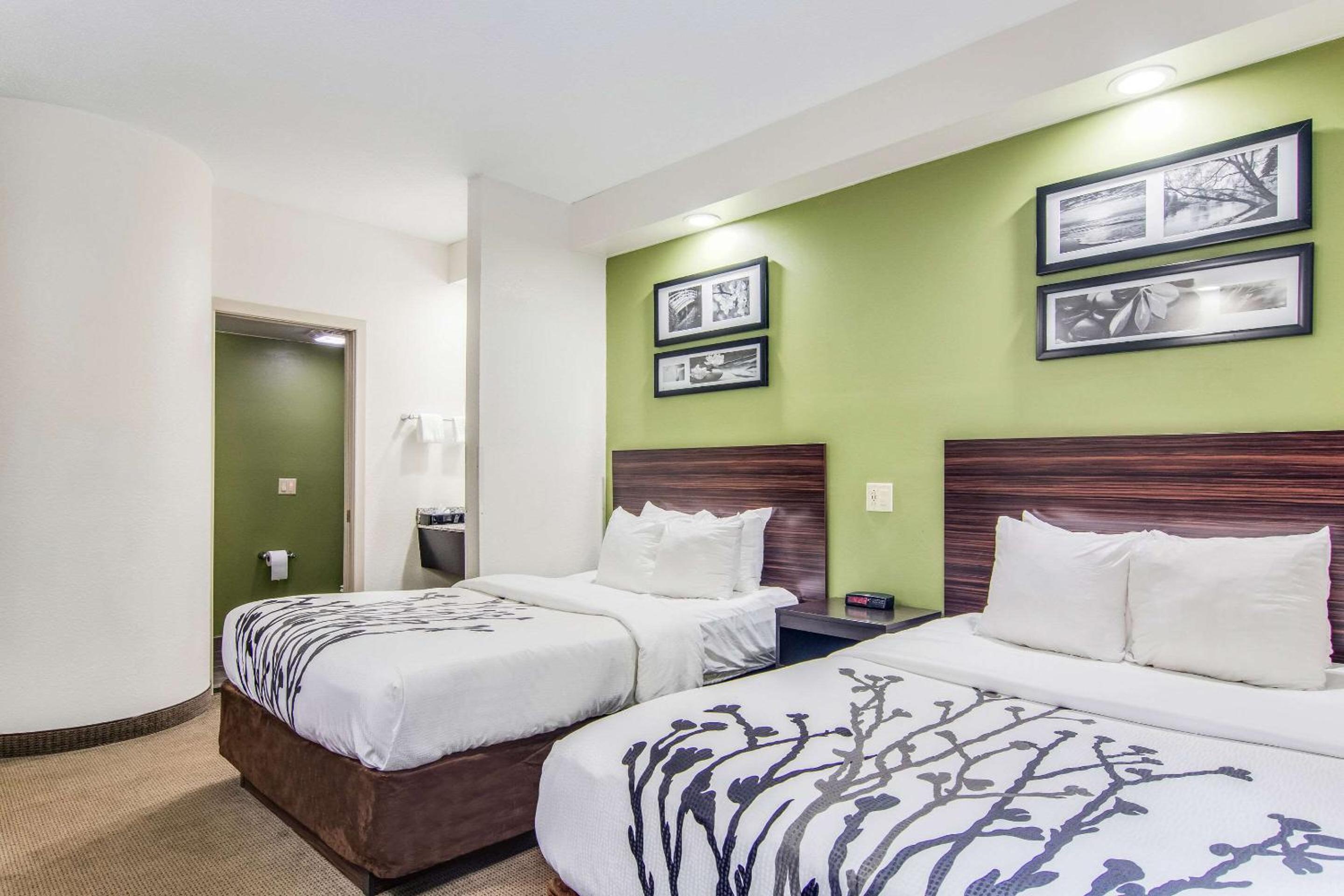 Double Room with Two Double Beds - Non-Smoking - Photo 2