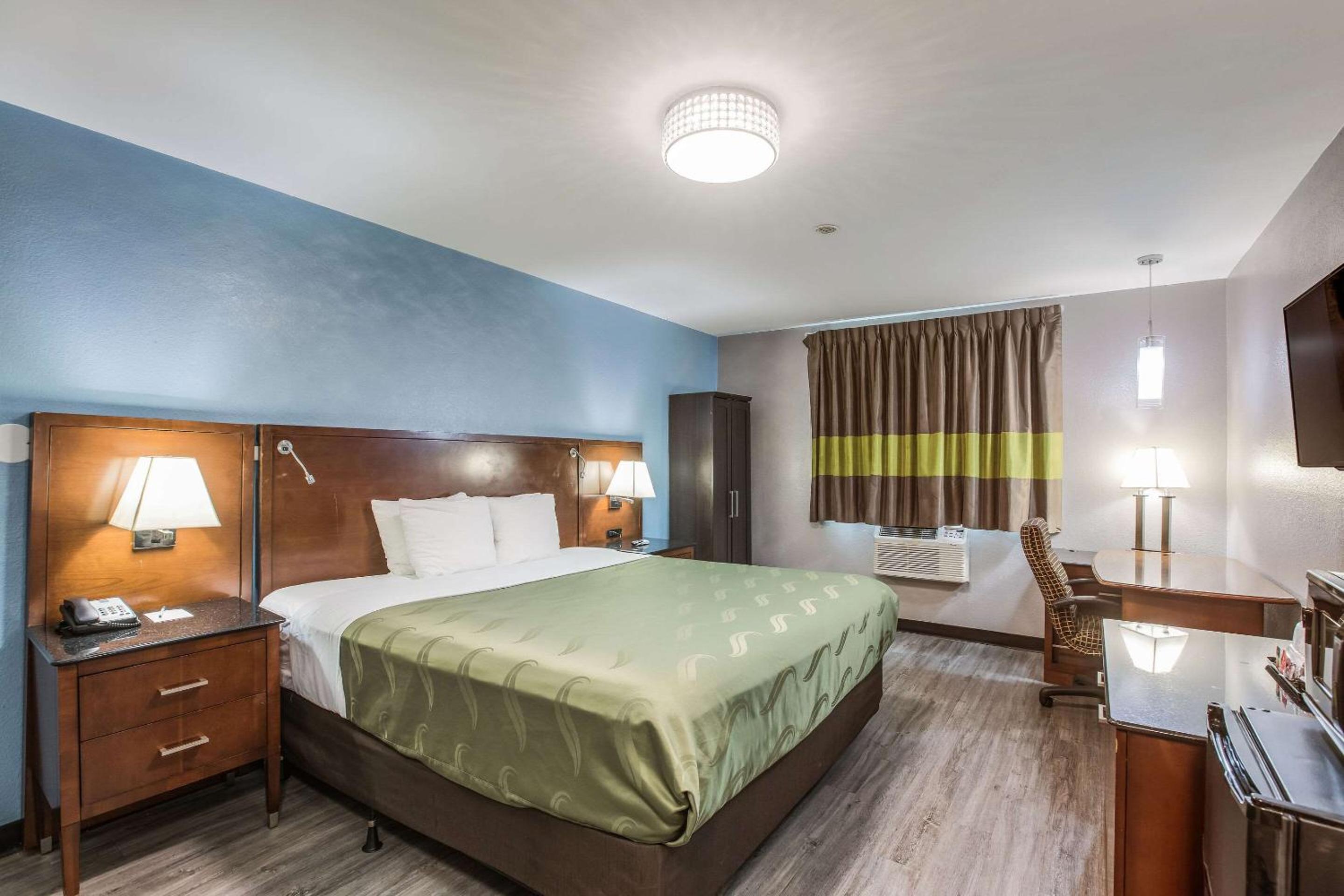 King Room - Non-Smoking - Photo 1