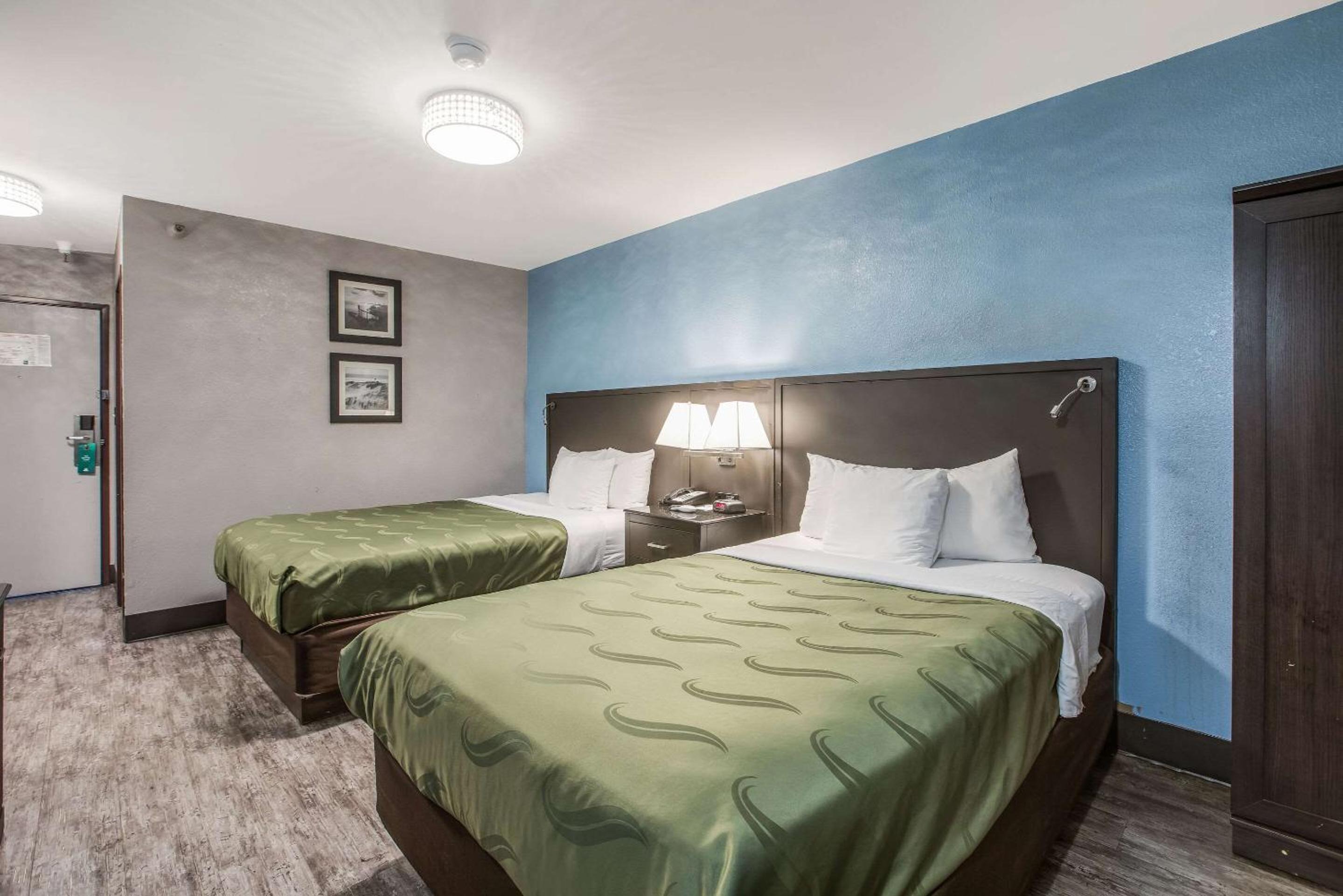 Double Room with Two Double Beds - Non-Smoking - Photo 4