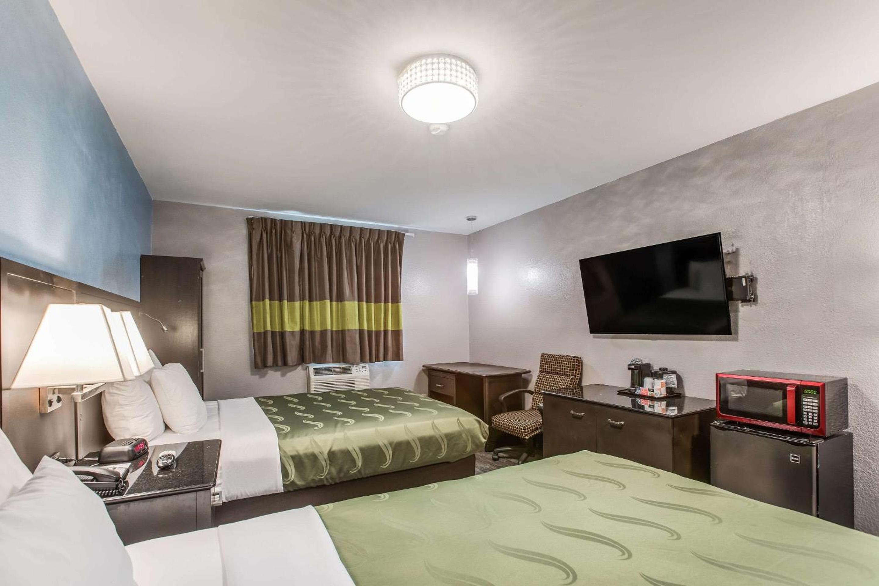 Double Room with Two Double Beds - Non-Smoking - Photo 3