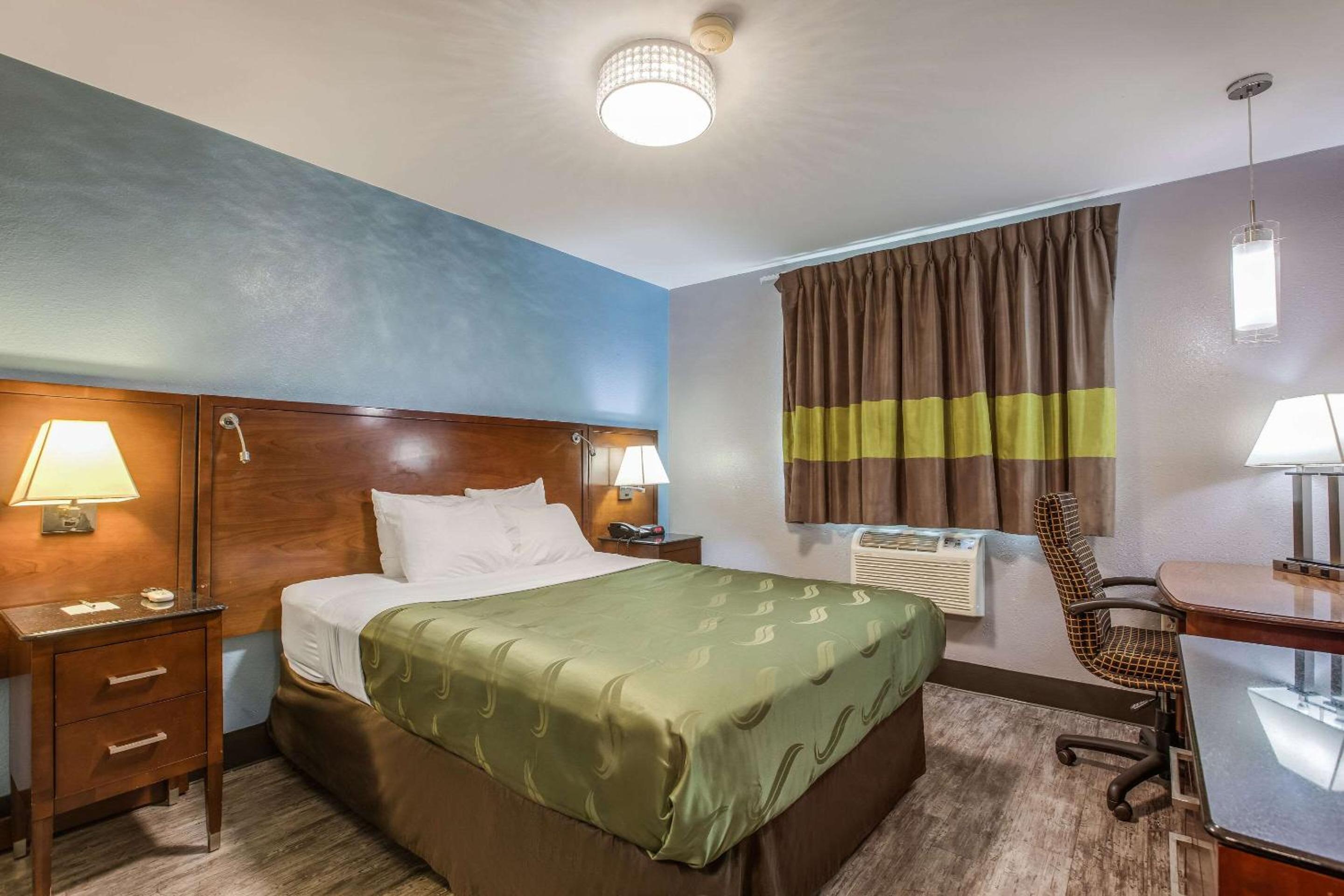 Queen Room - Accessible/Non-Smoking - Photo 1
