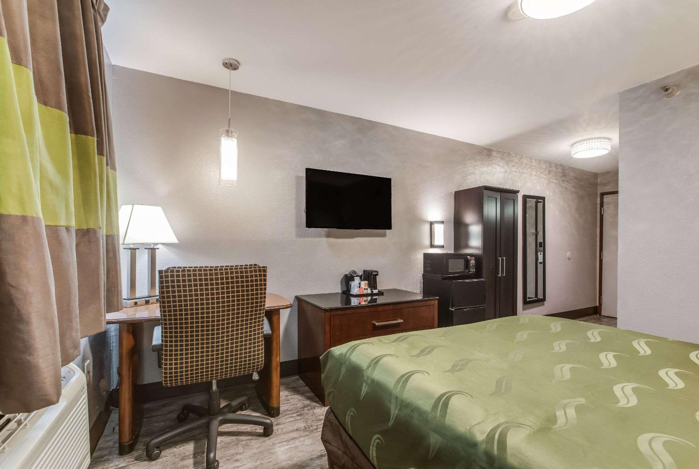Queen Room - Accessible/Non-Smoking - Photo 3