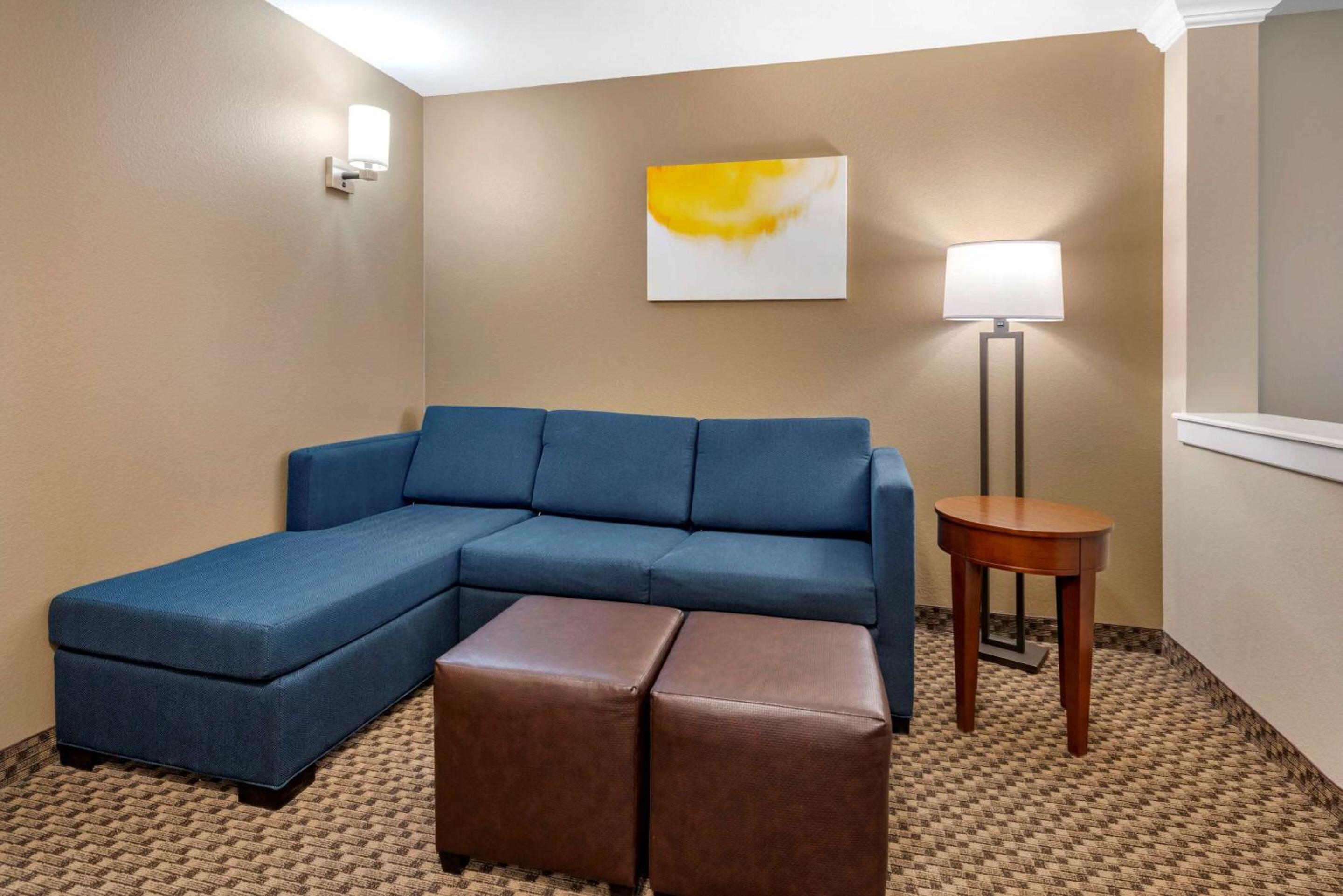 Queen Room with Two Queen Beds - Accessible/Non-Smoking  - Photo 4