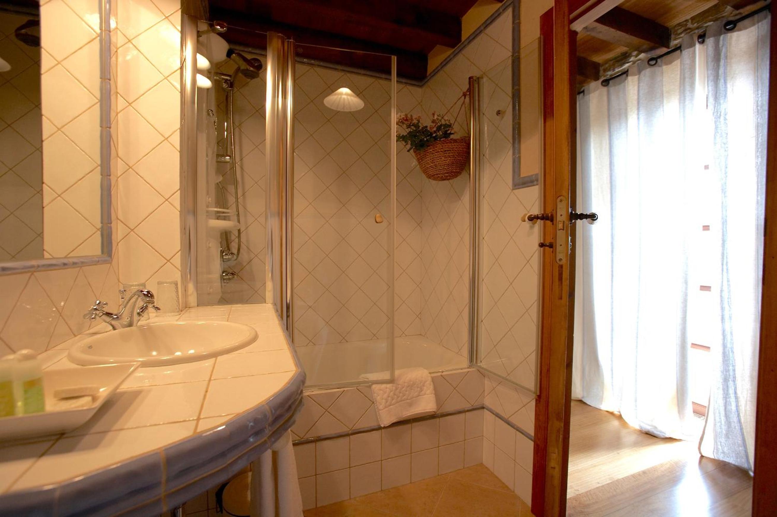Triple Room with Private Bathroom photo 3