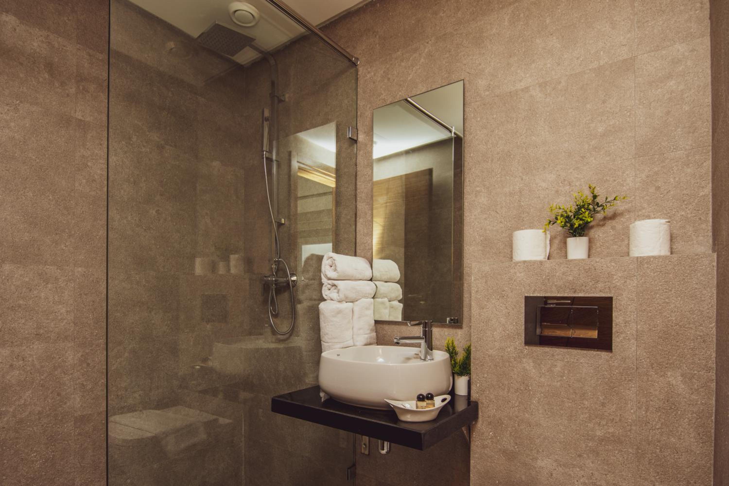 Senior Suite - Photo 3