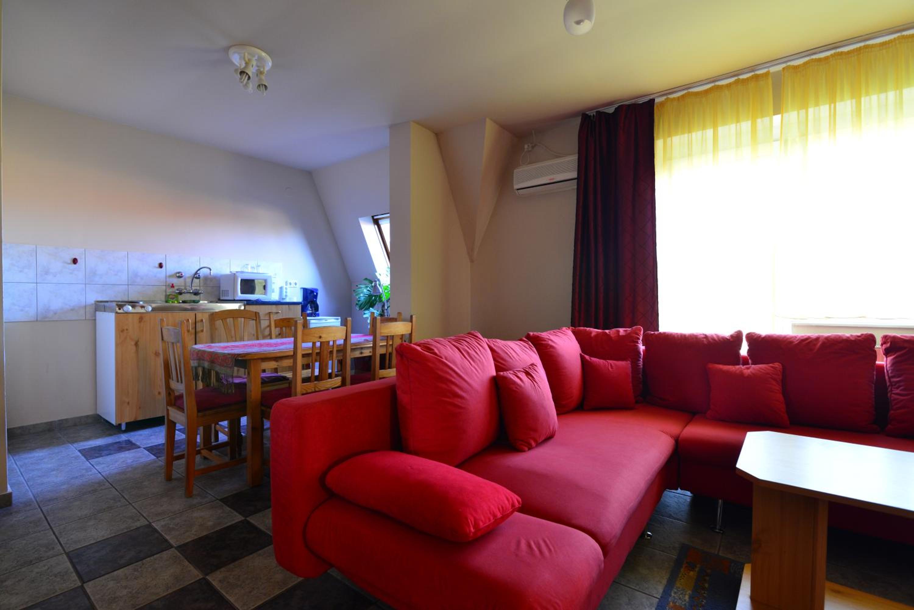 One-Bedroom Apartment - Photo 4