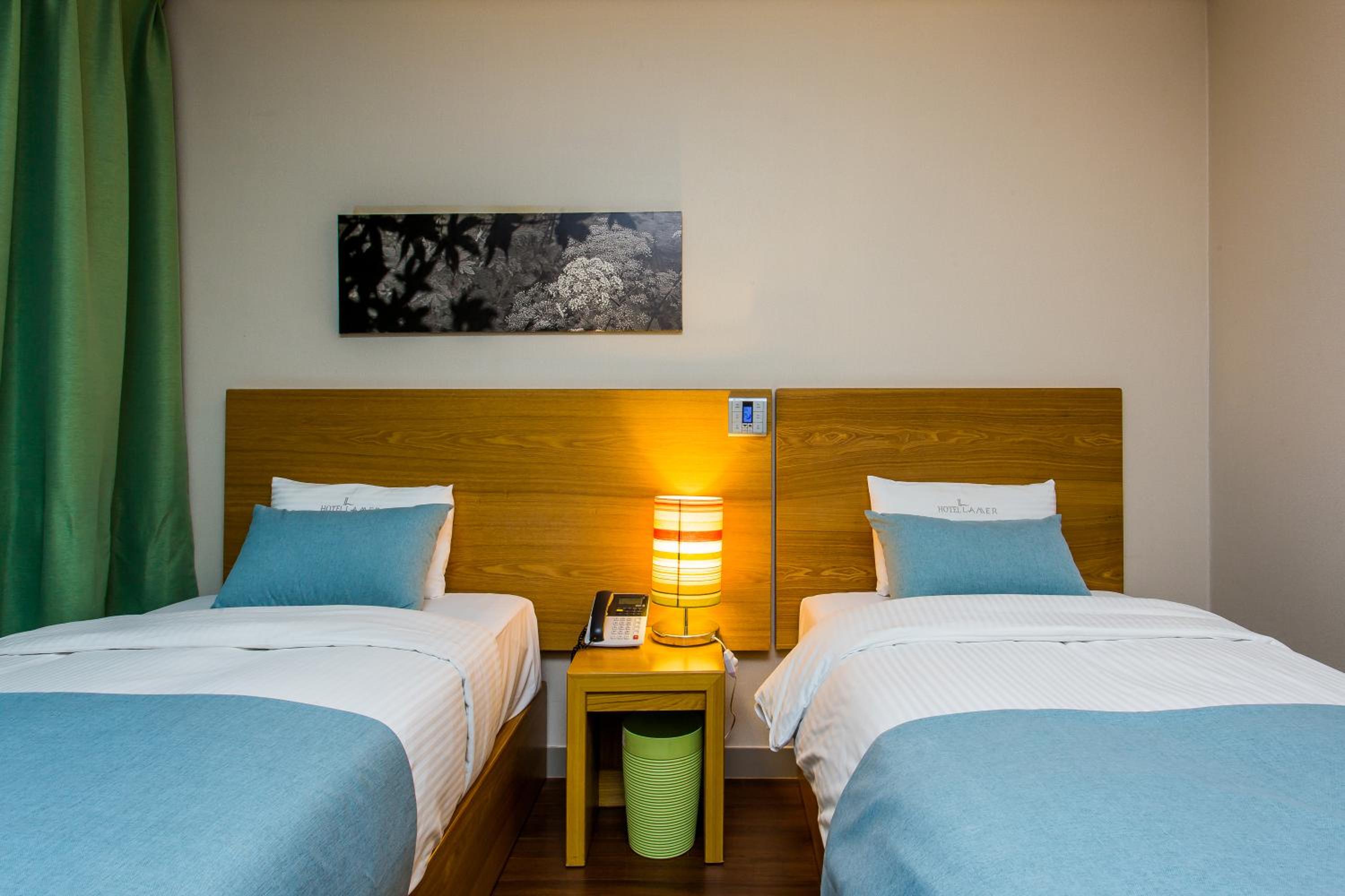 Small Twin Room - Photo 3