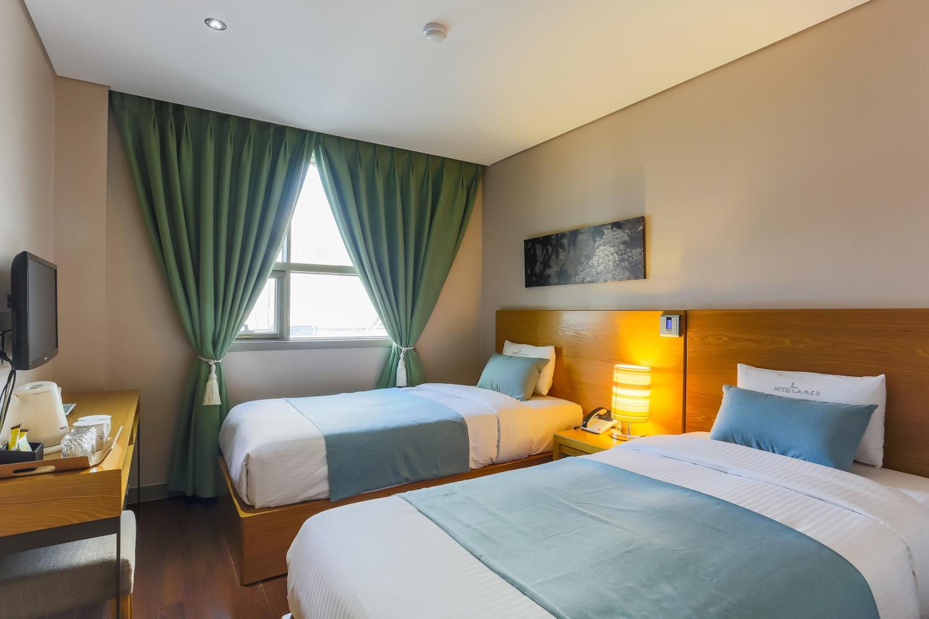 Small Twin Room - Photo 2