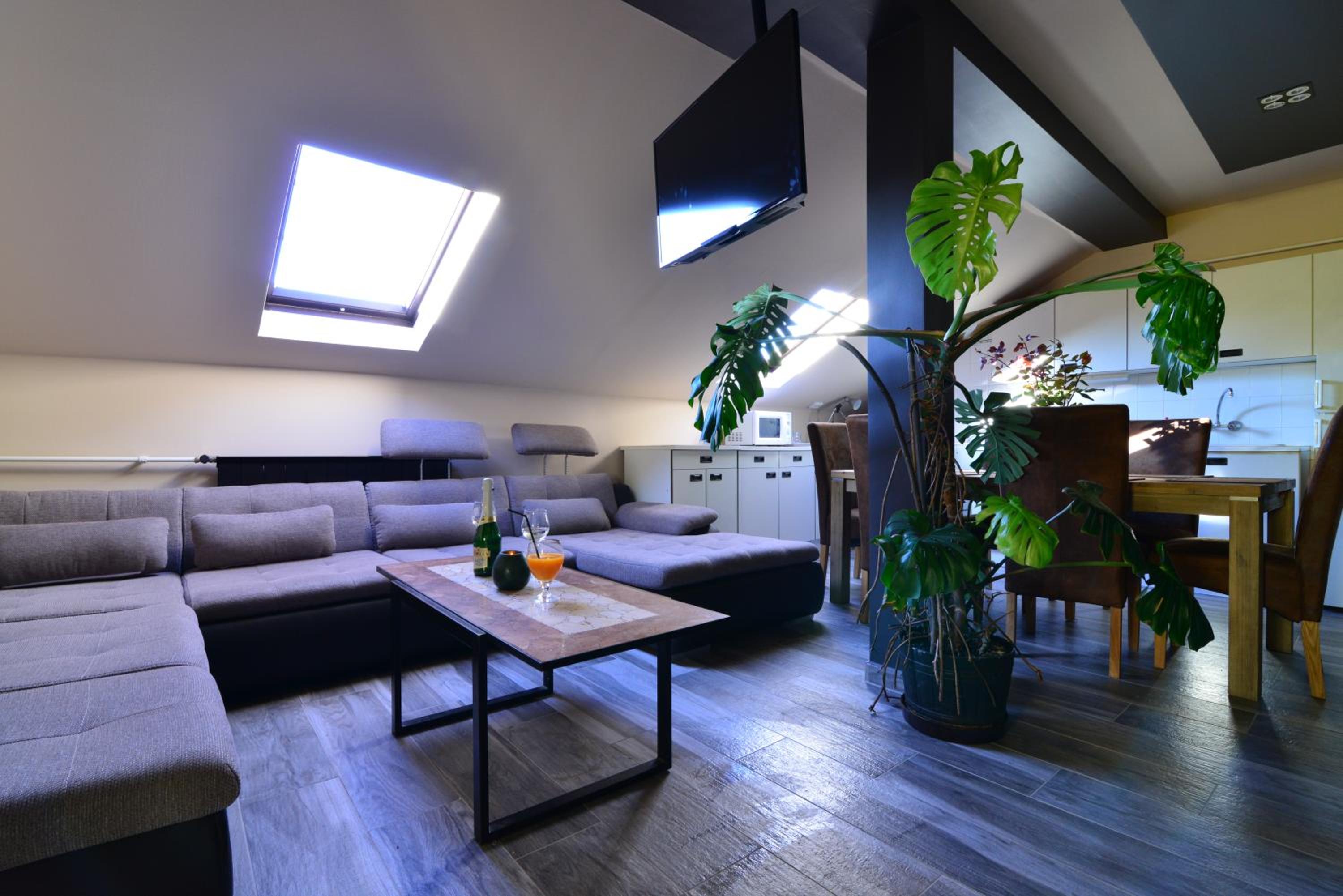 One-Bedroom Apartment - Photo 1