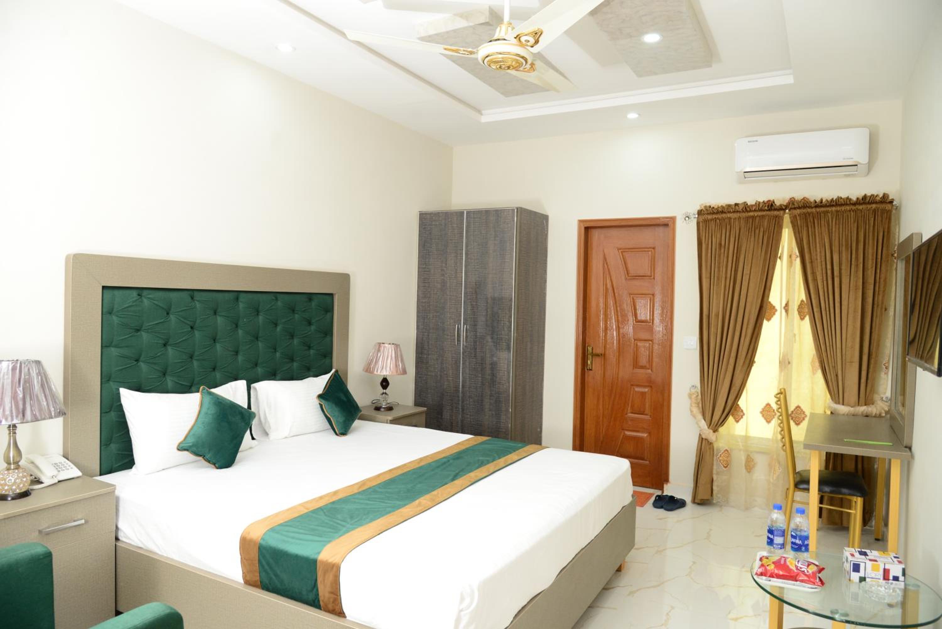 Deluxe Double Room photo 3