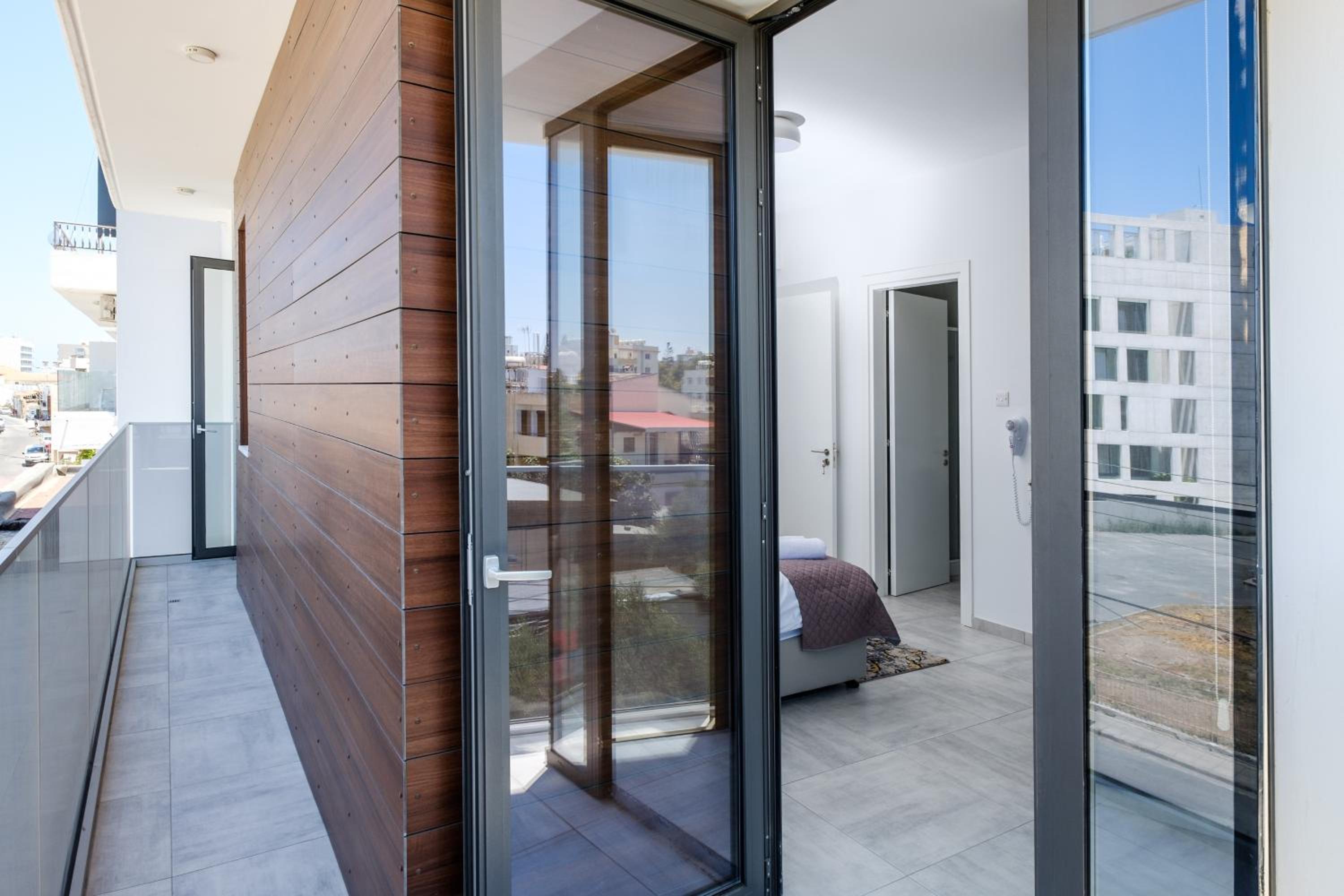 Apartment with Balcony photo 3