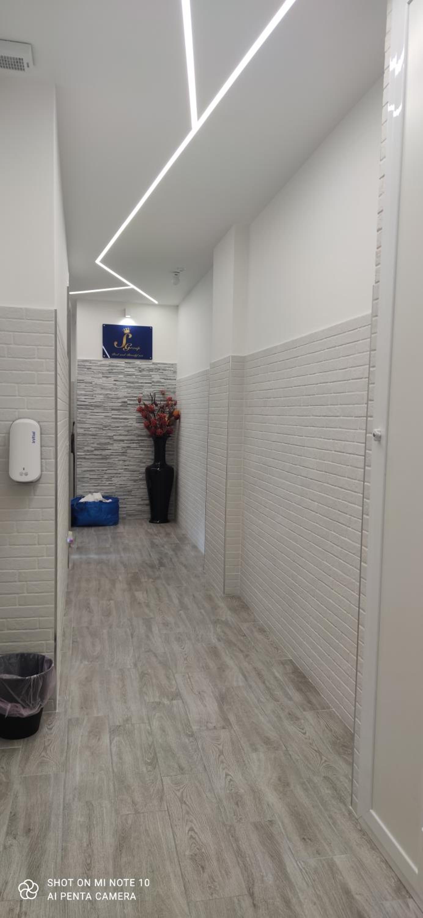 Twin Room with Private Bathroom - Photo 3