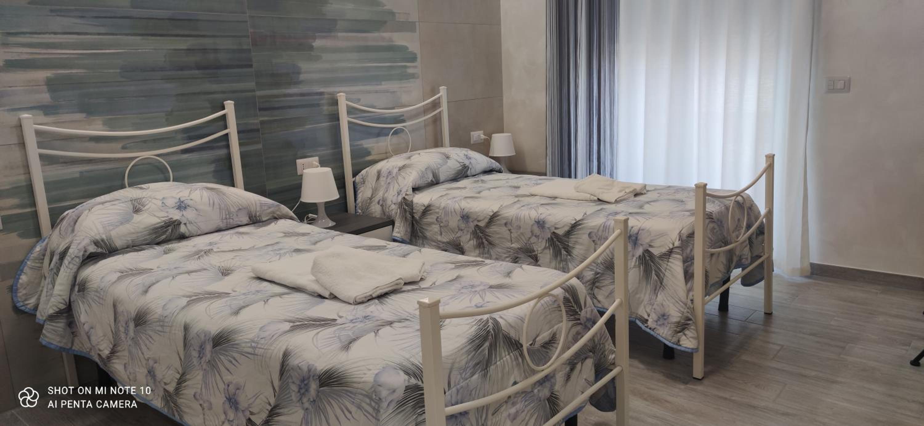 Twin Room with Private Bathroom - Photo 12