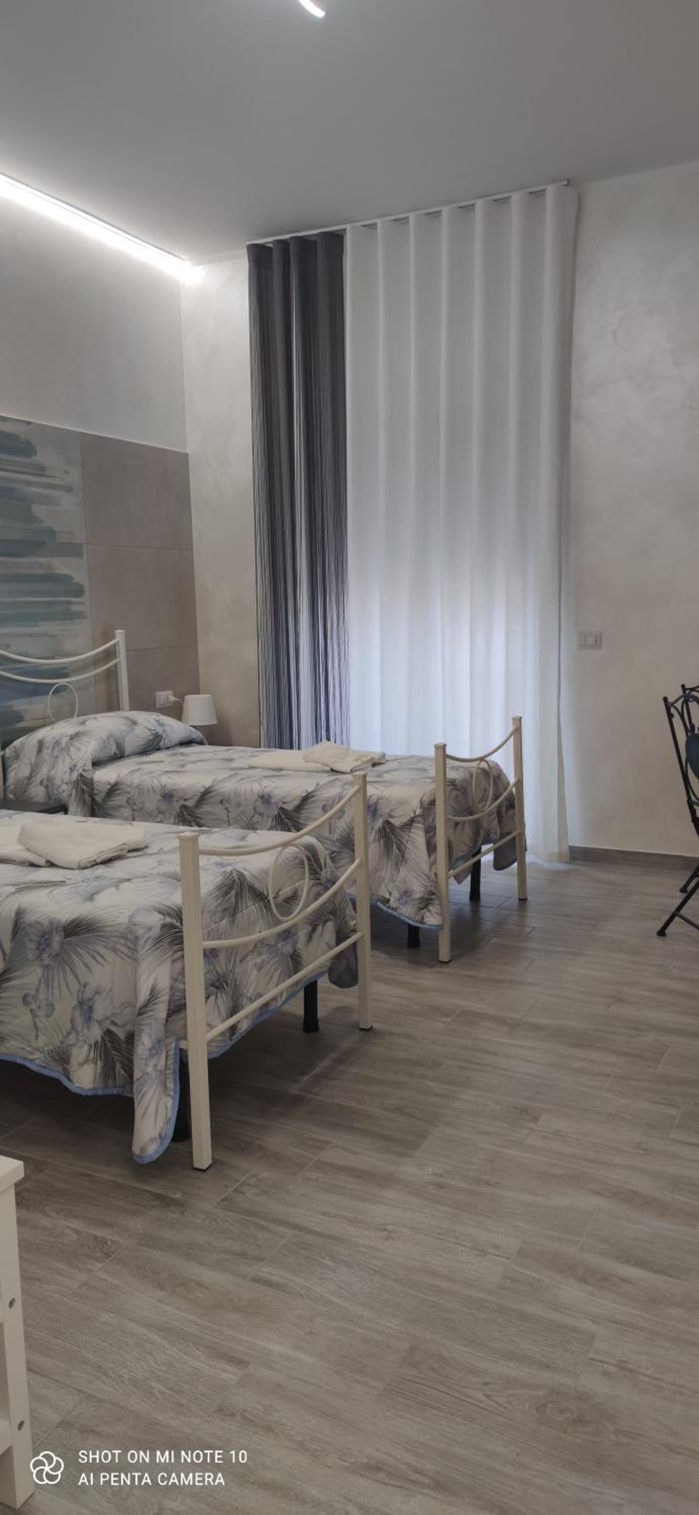 Twin Room with Private Bathroom - Photo 14