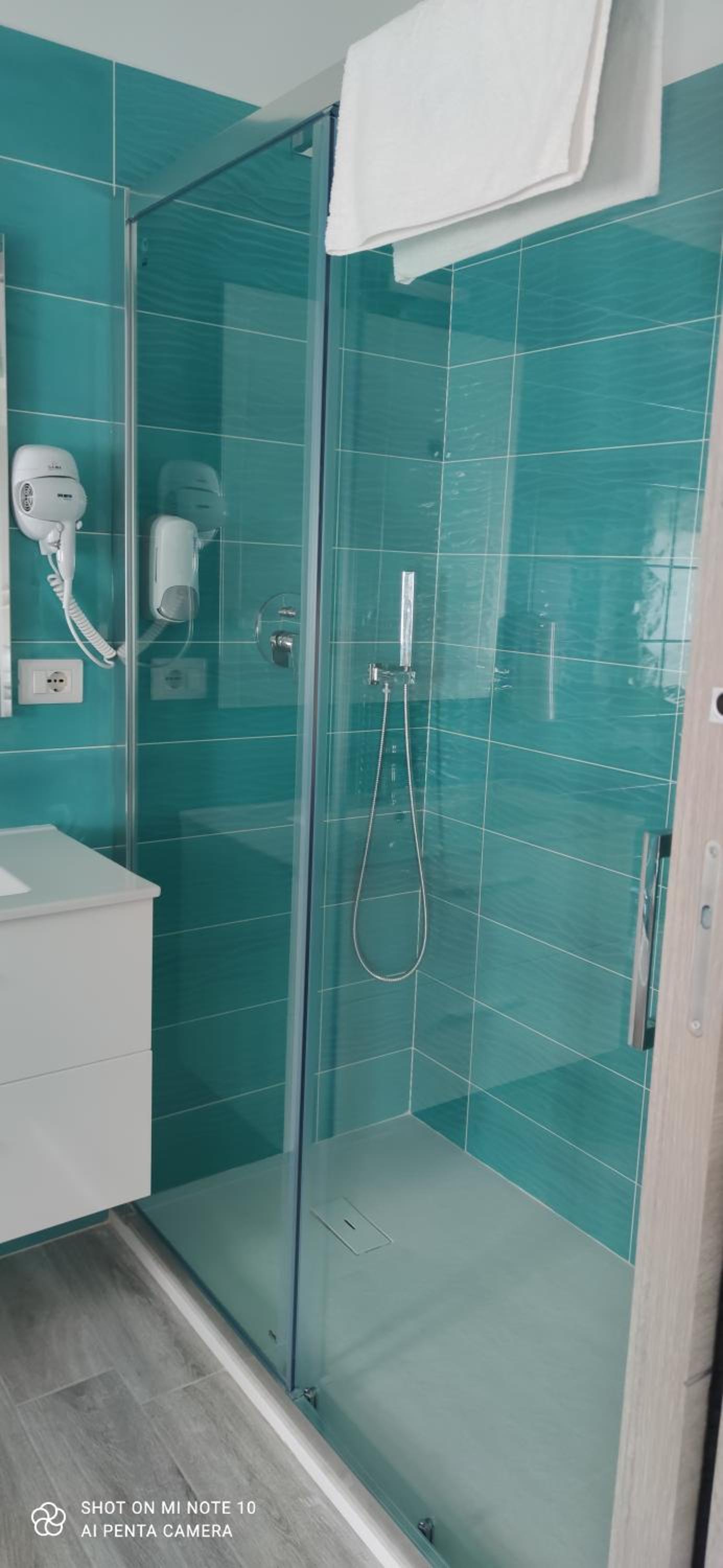 Twin Room with Private Bathroom - Photo 2
