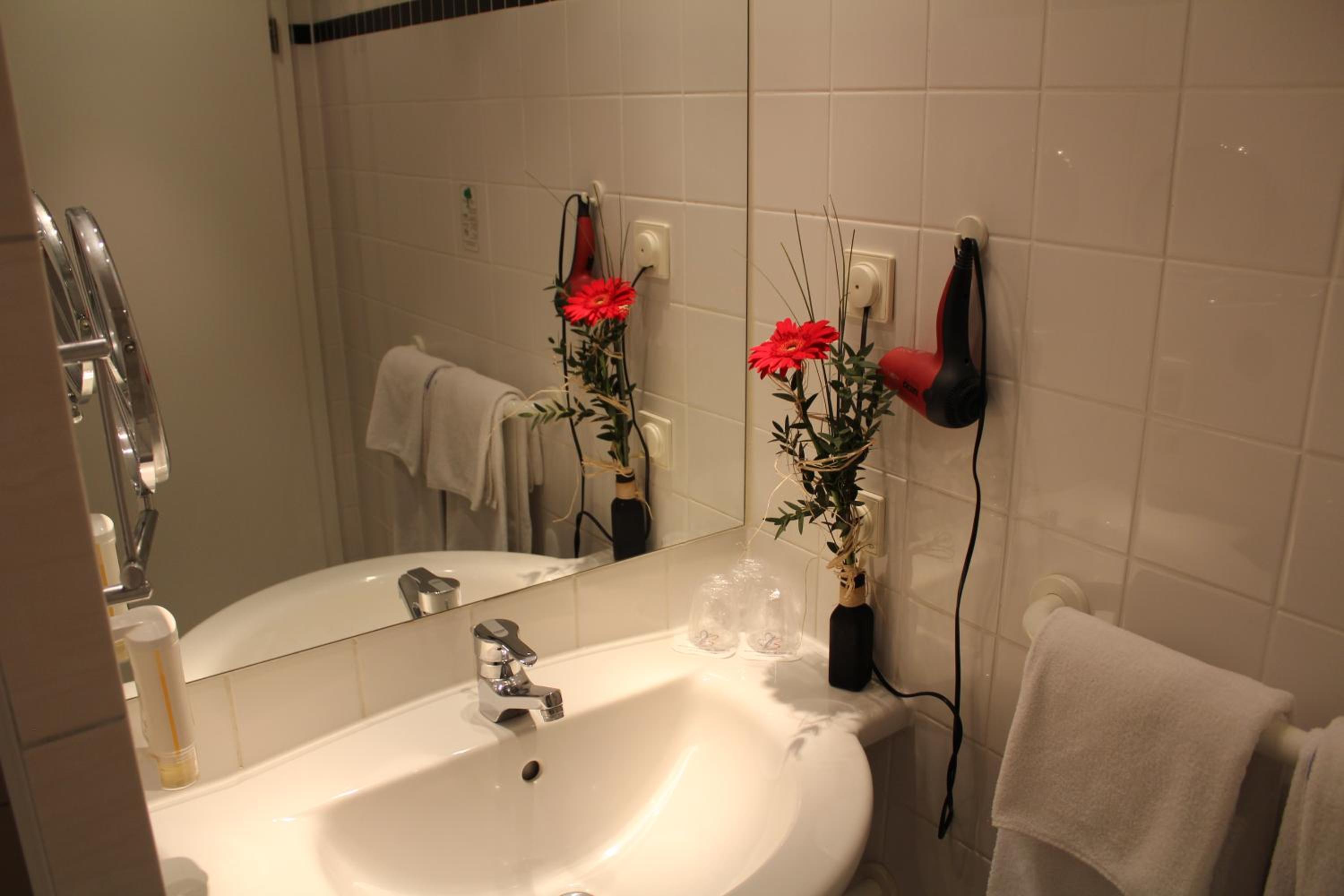 Double Room - Photo 5