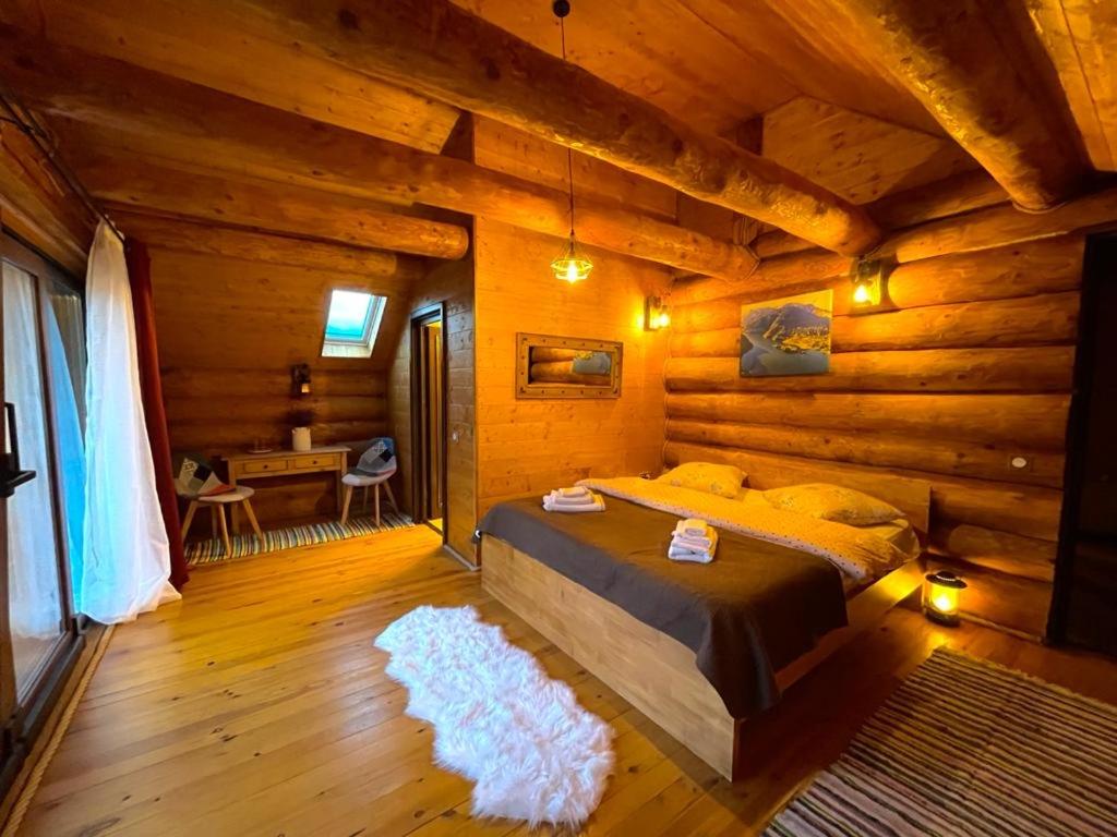 Double Room with Lake View - Photo 9