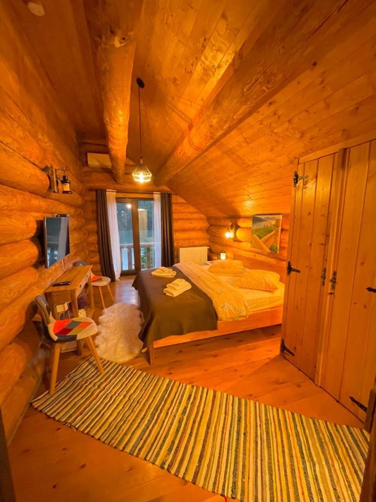 Double Room with Lake View - Photo 8