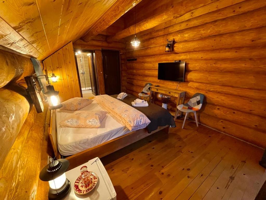 Double Room with Lake View - Photo 6