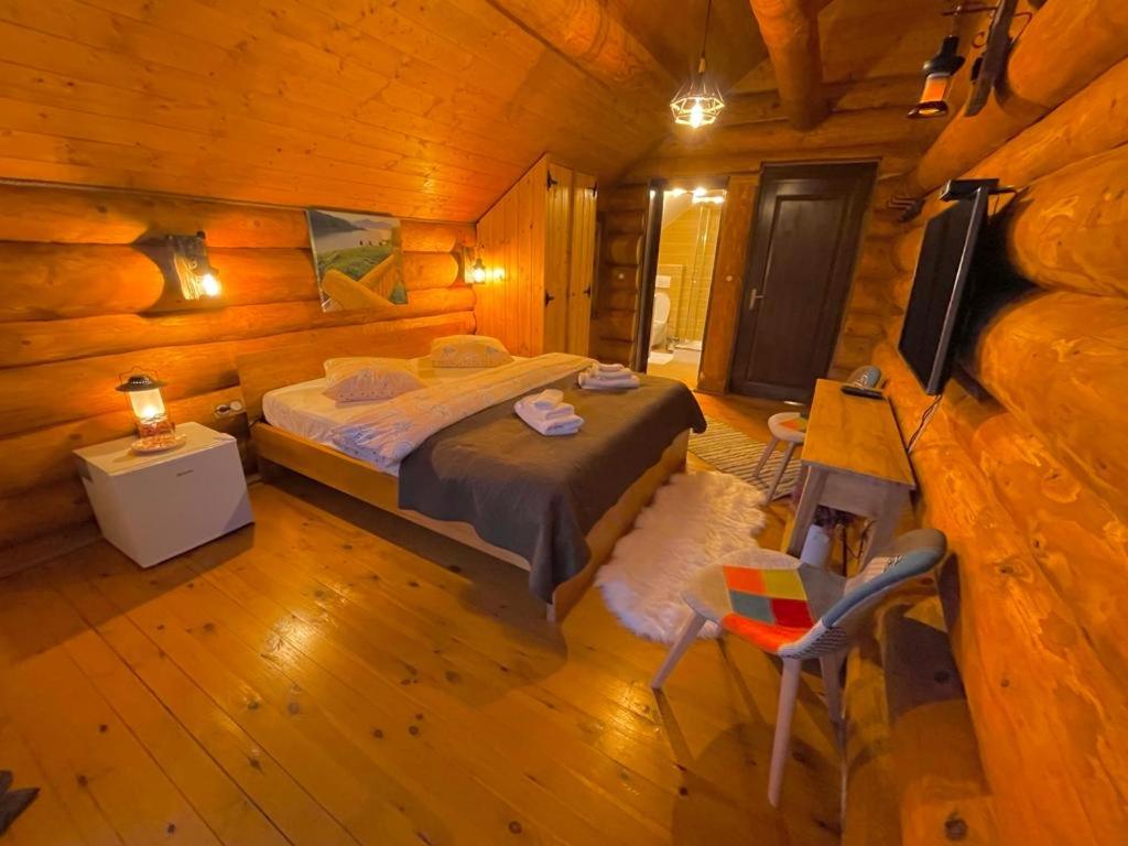 Double Room with Lake View - Photo 5