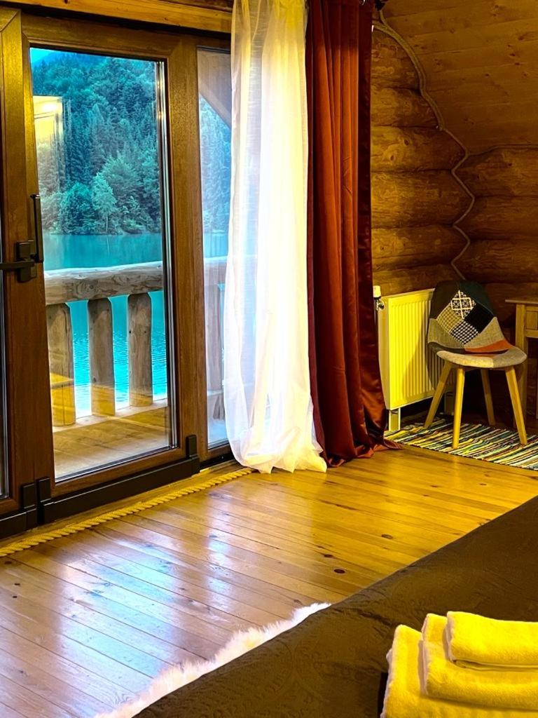 Double Room with Lake View - Photo 15