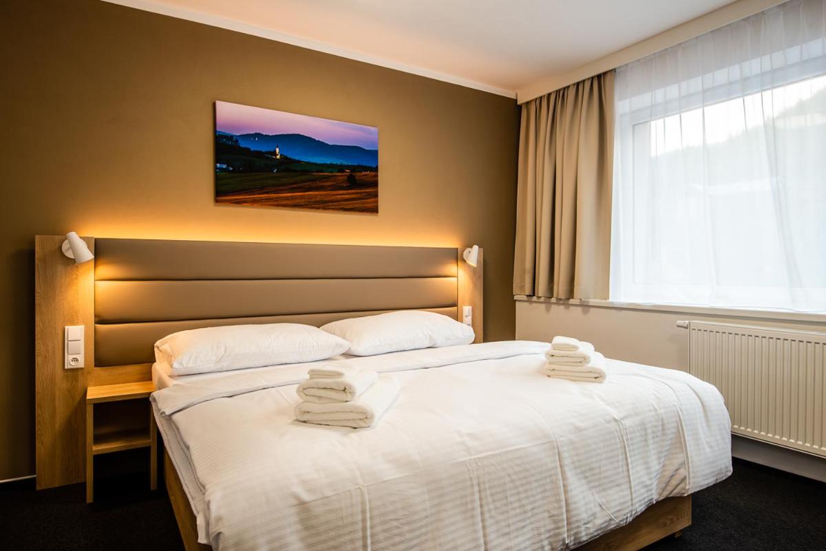 Twin Room with Extra Bed photo 1