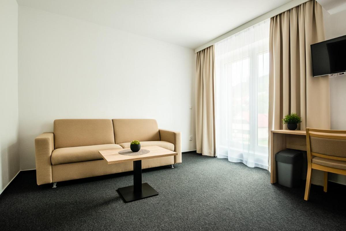 Twin Room with Extra Bed photo 3