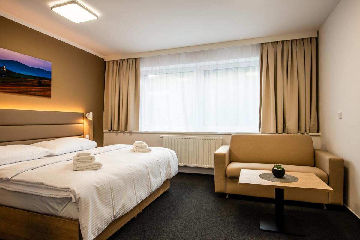 Twin Room with Extra Bed photo 2
