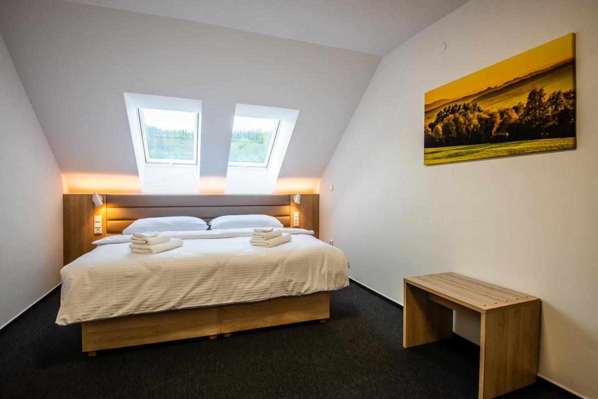 Quadruple Room - Disability Access photo 2