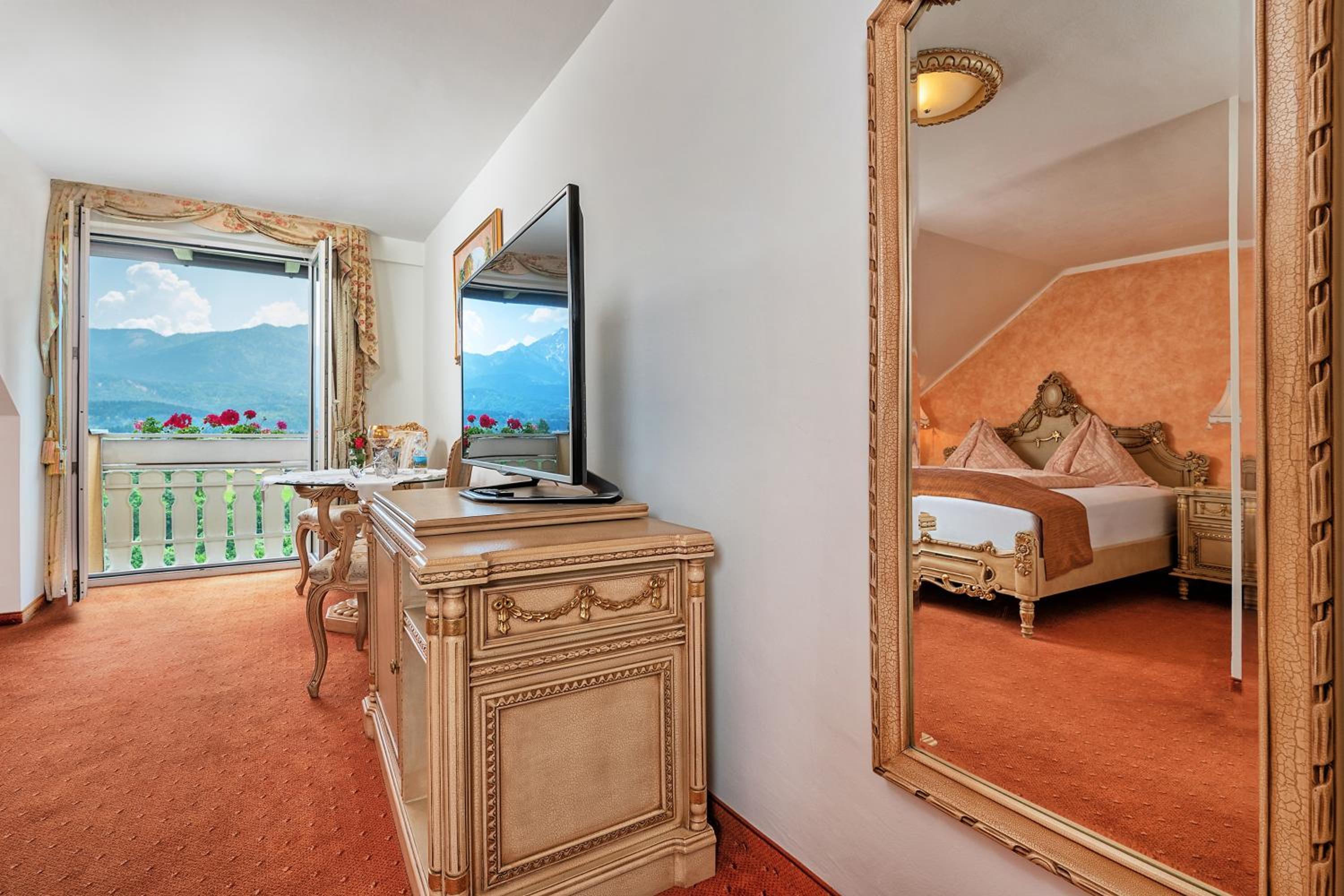 Deluxe Double Room with Bath photo 1