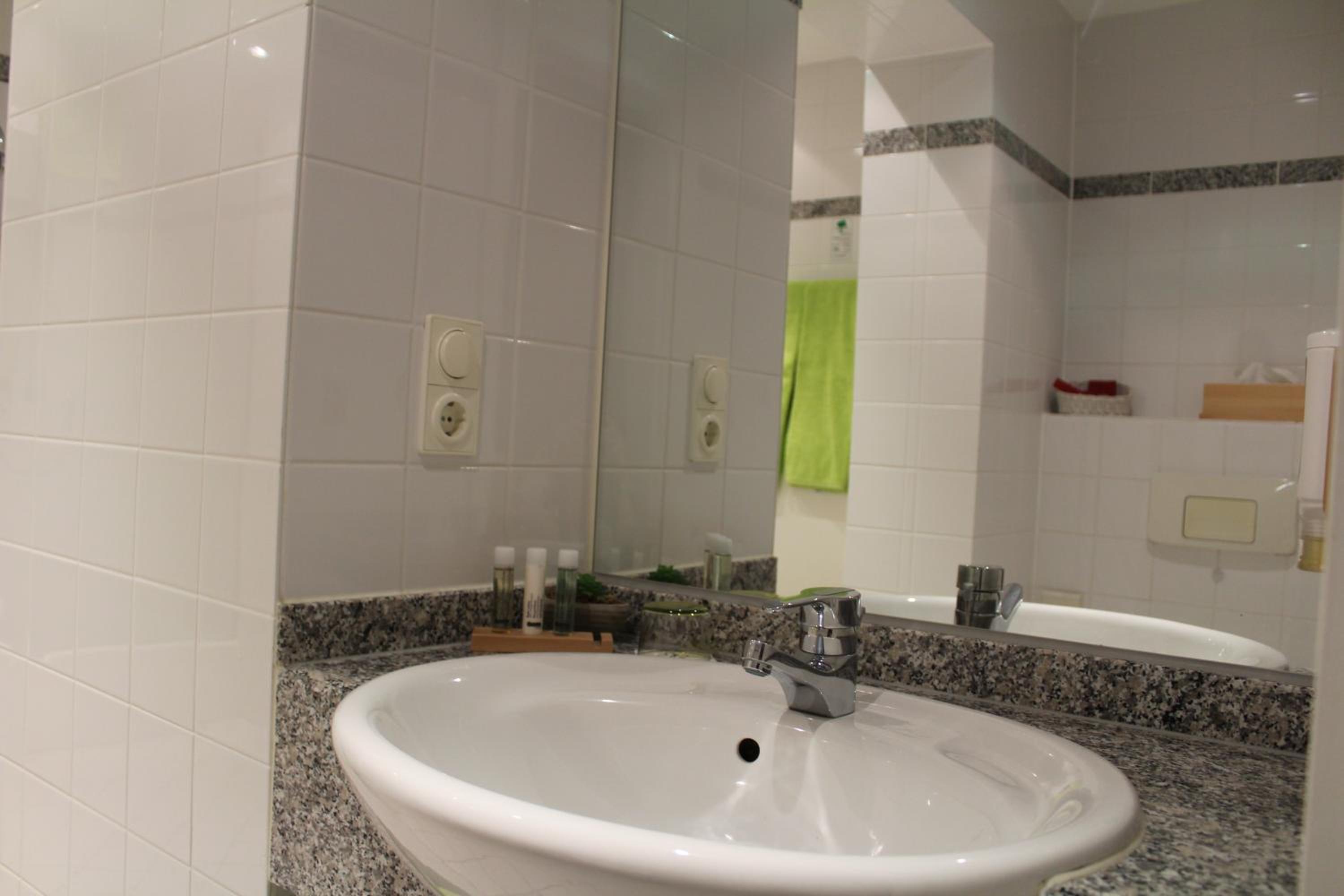 Suite - Photo 9