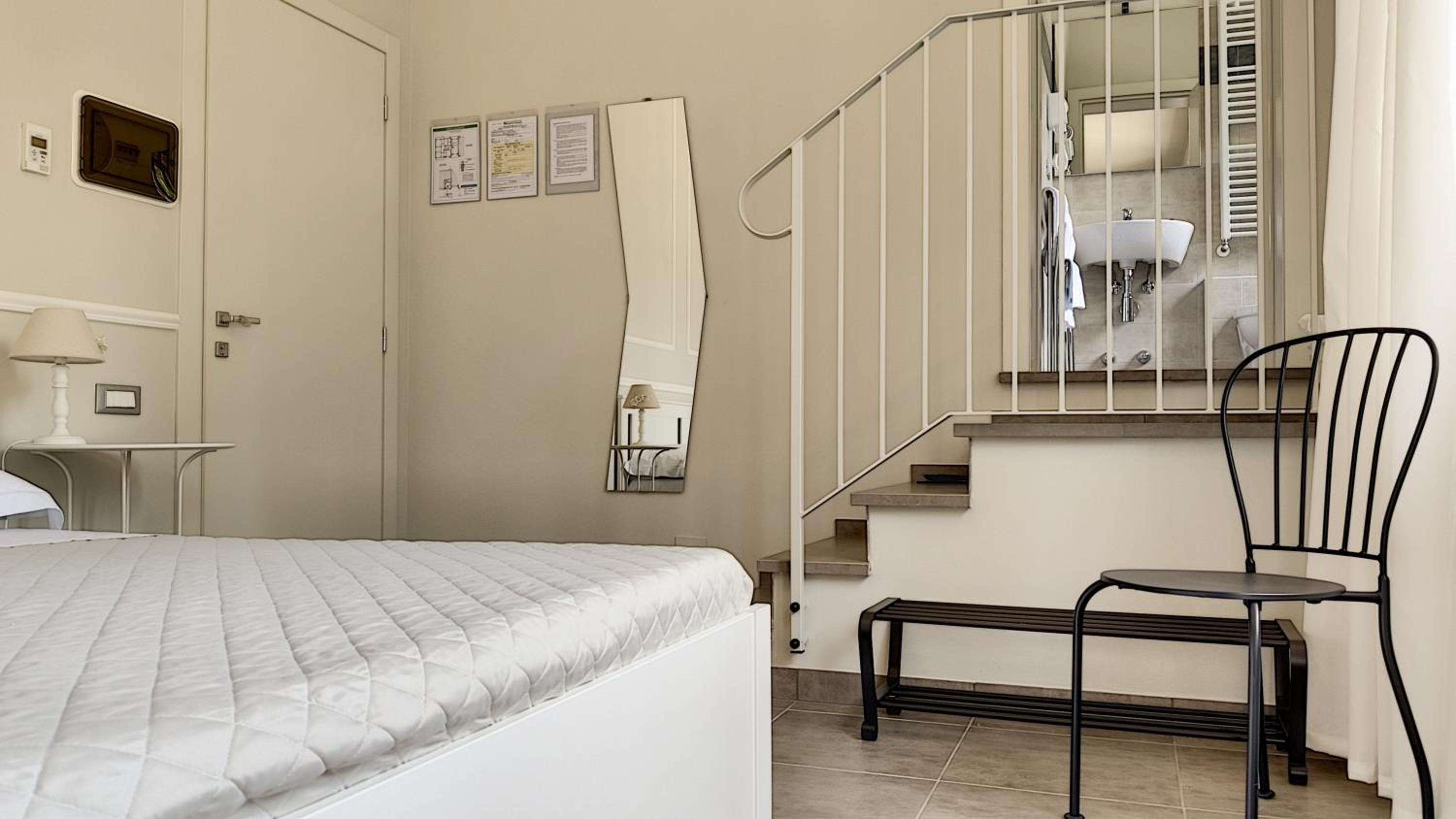 Double Room - Photo 8