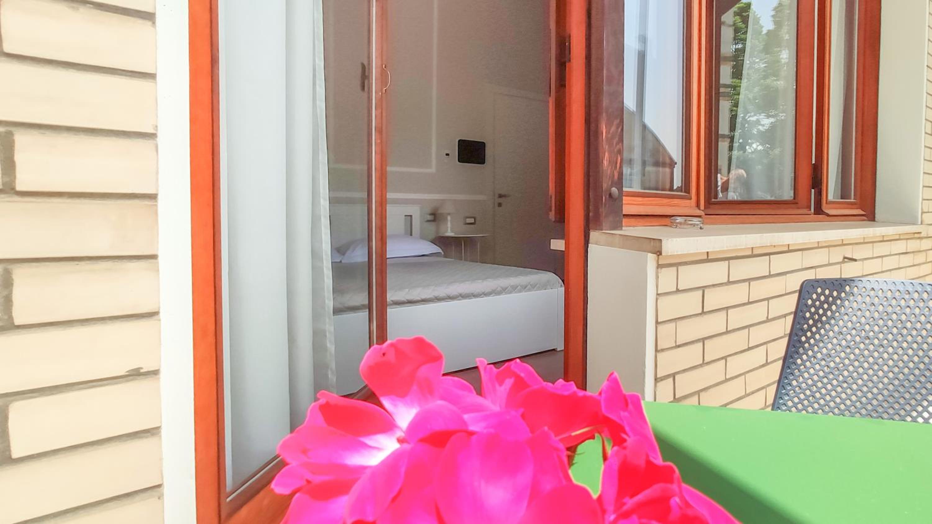 Double Room - Photo 7