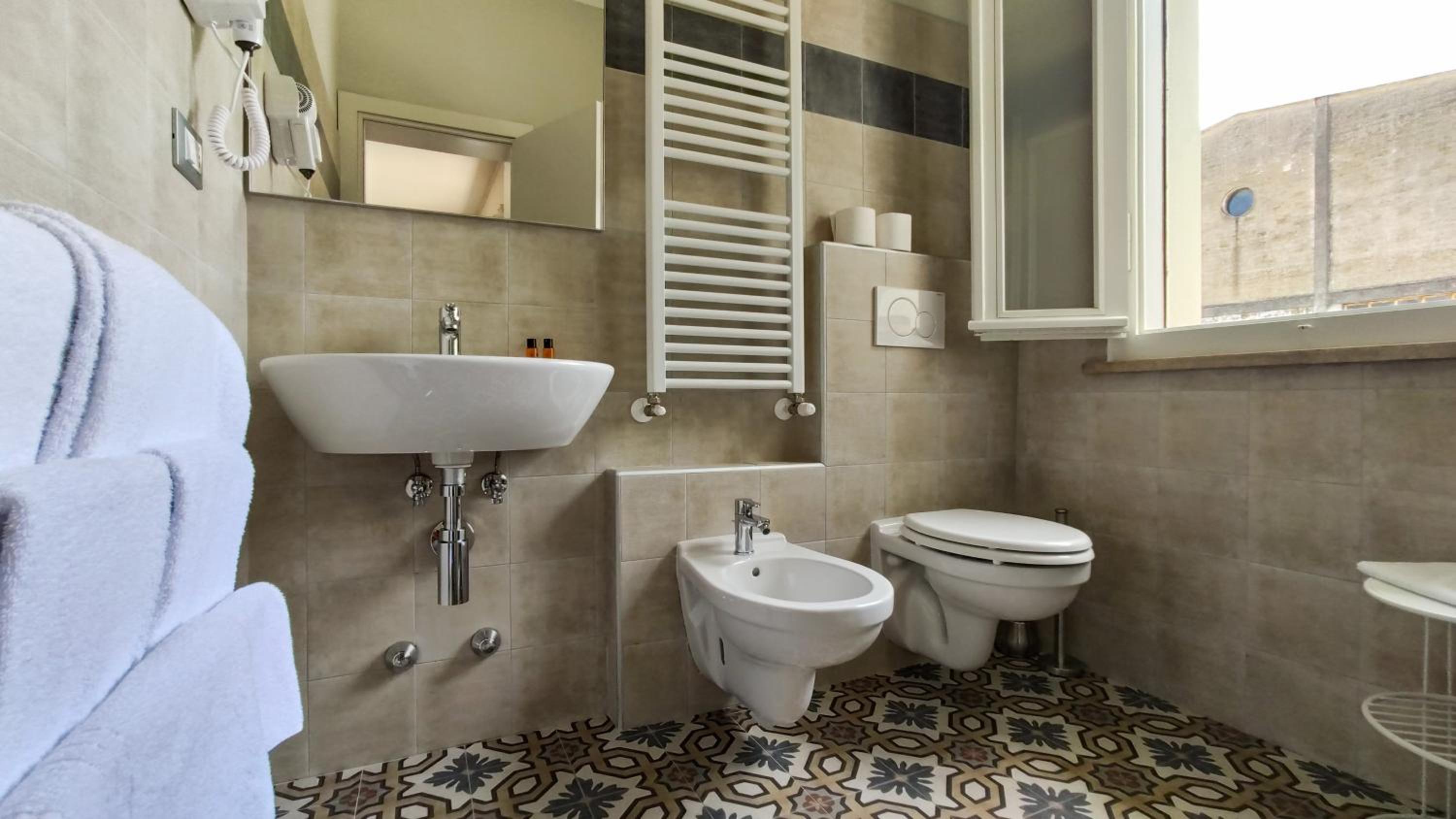 Double Room - Photo 6
