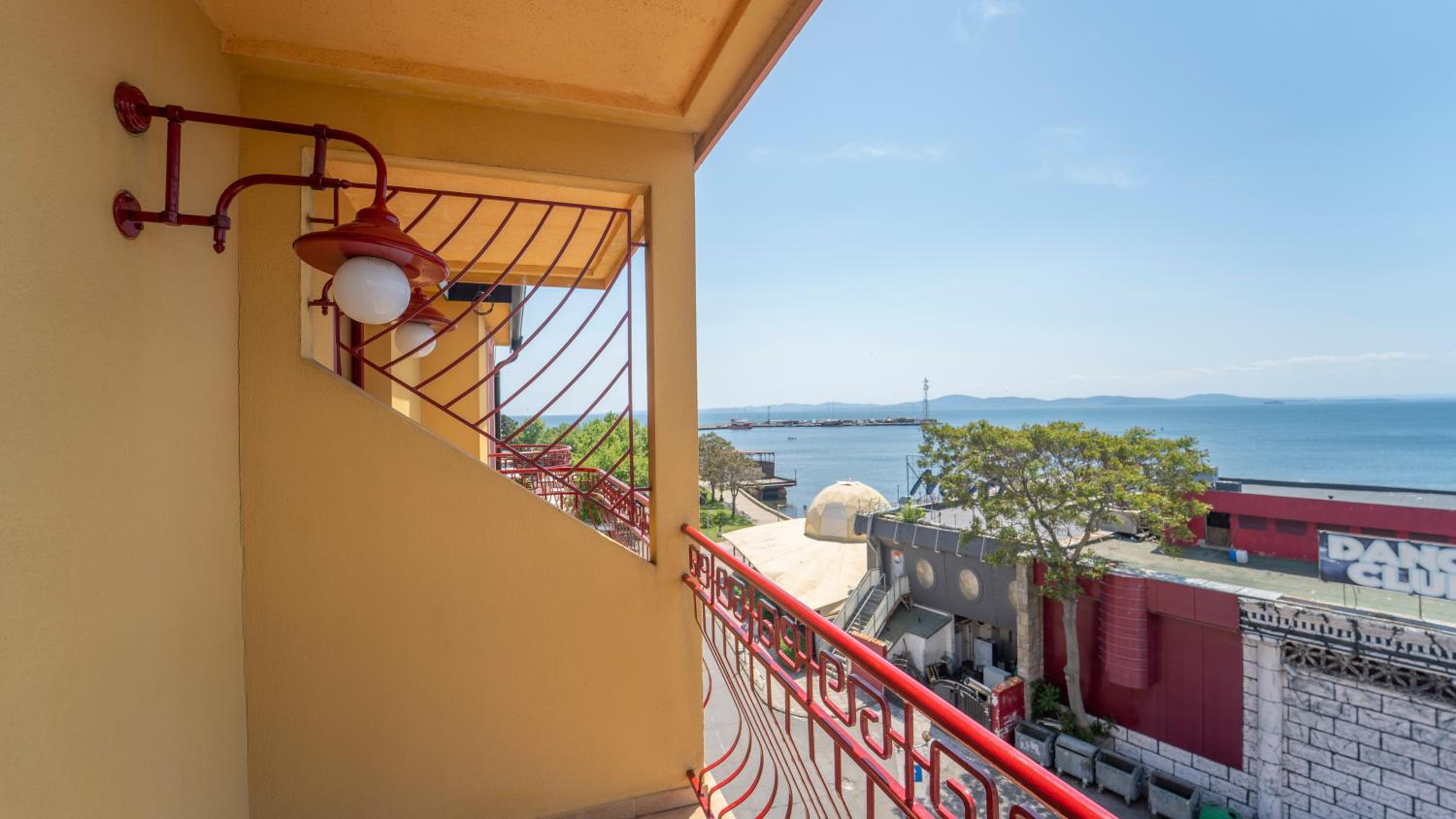 Double or Twin Room with Side Sea View - Photo 5